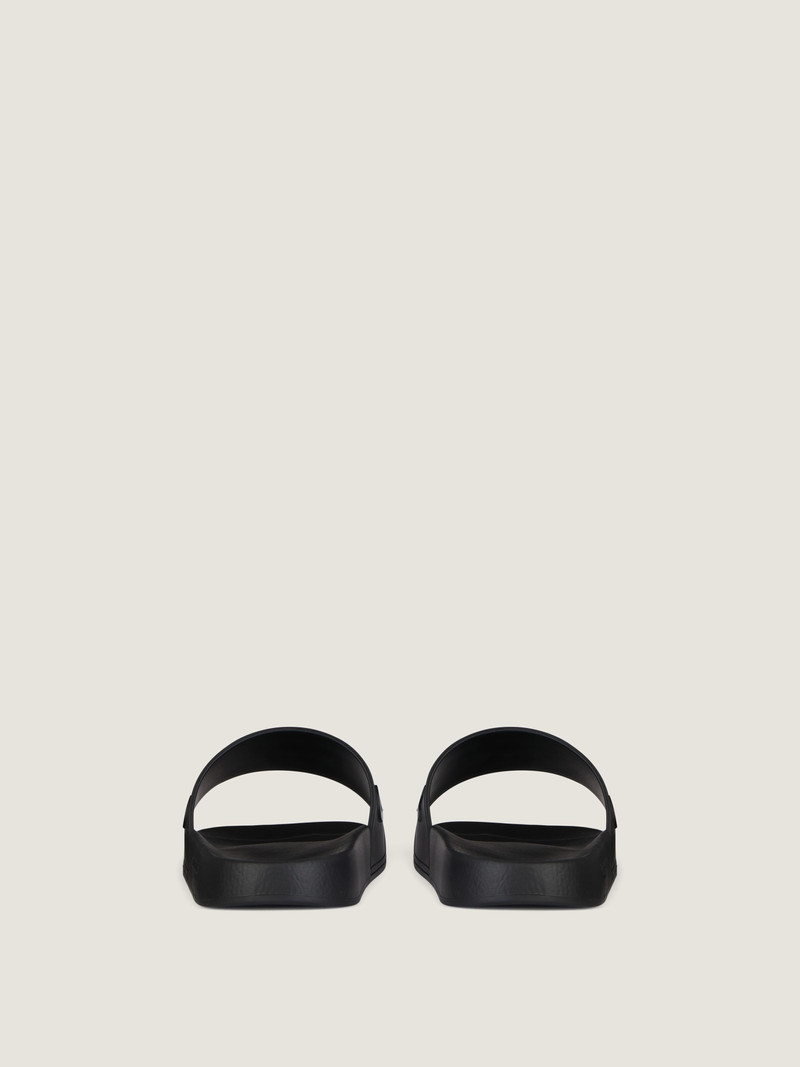 SLIDE FLAT SANDALS IN RECYCLED RUBBER 7