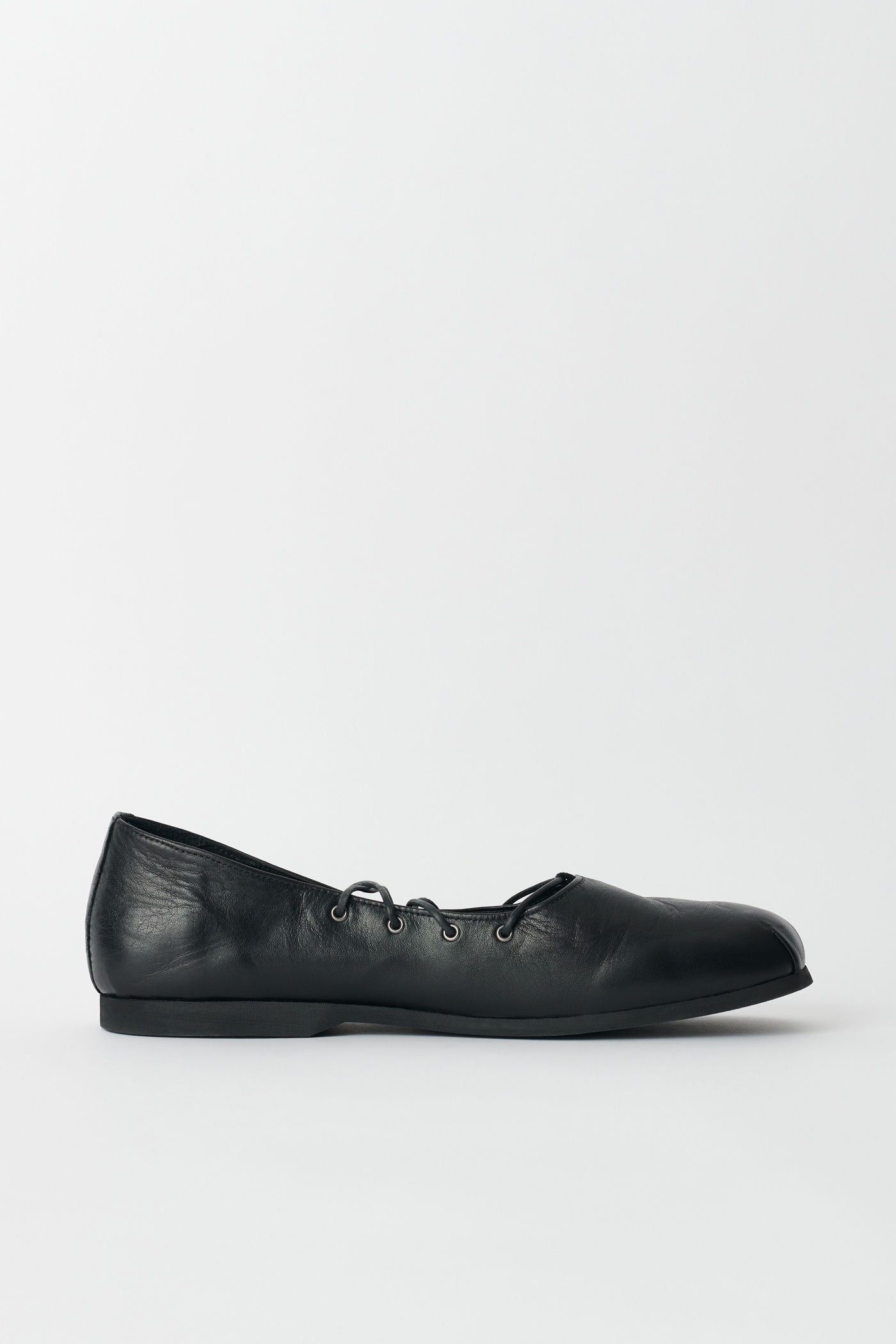 Laced Slip In Malleable Black Bull Hide - 4