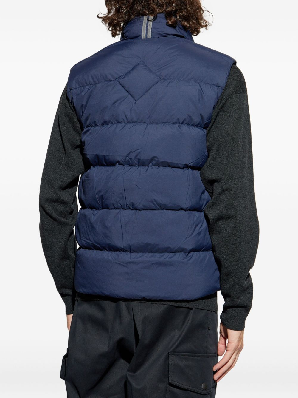 quilted logo-patch gilet - 4