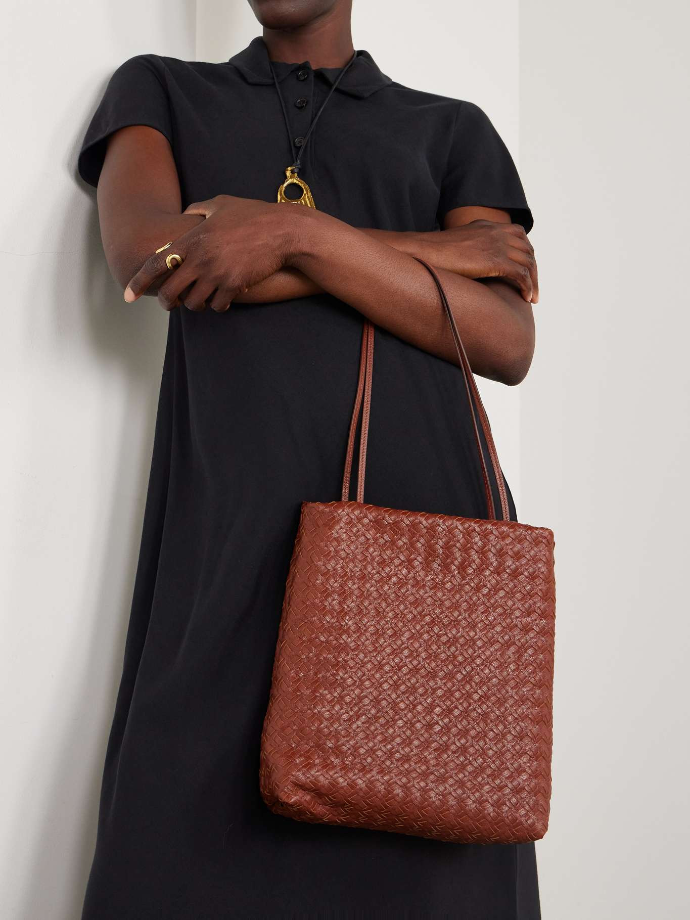 Lilou woven textured-leather shoulder bag Brown - 2