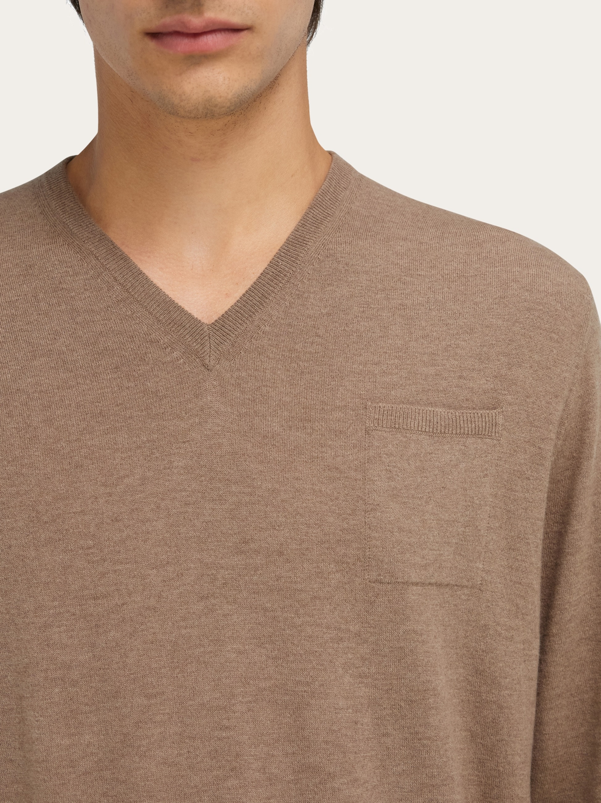 V-neck sweater with pocket detail - 6