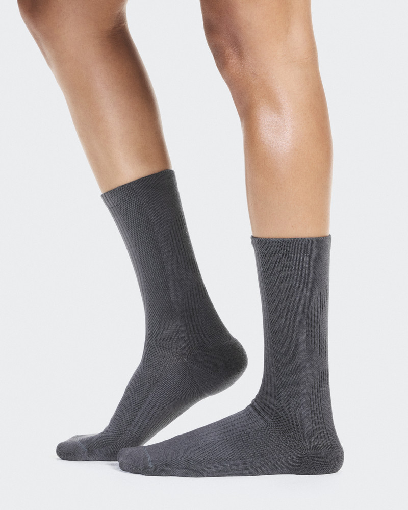 On Hybrid Sock High 2P outlook