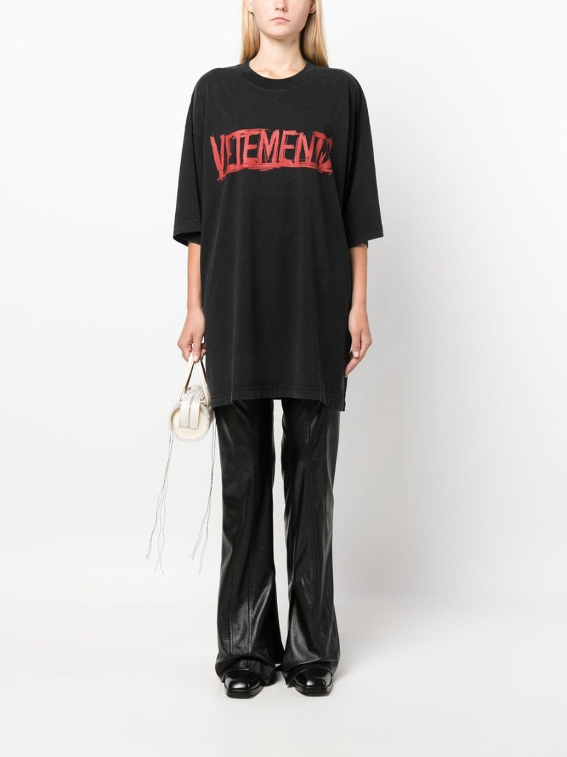 VETEMENTS graphic-print cotton T-shirt outlook
