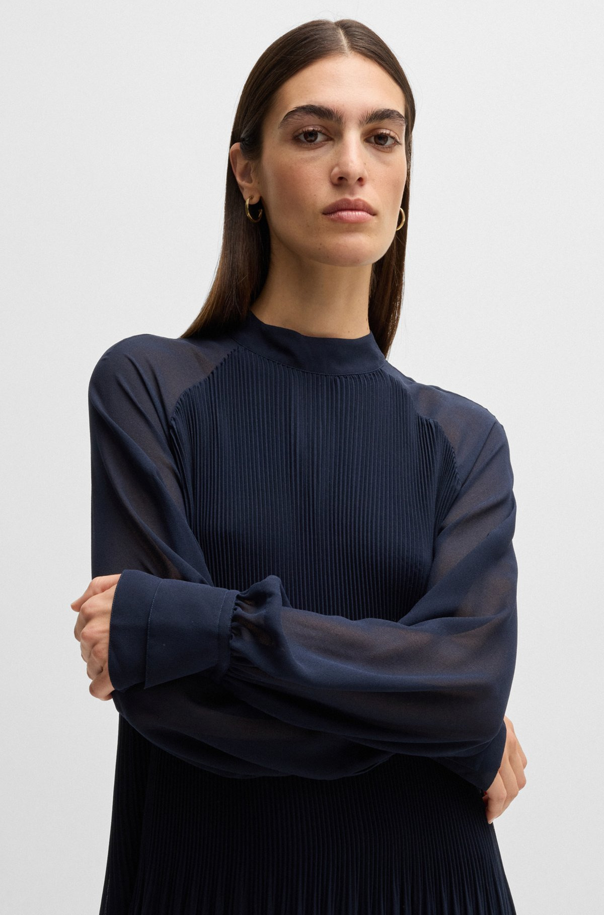 HIGH-NECK DRESS WITH PLISSÉ PLEATS AND SHEER SLEEVES - 5