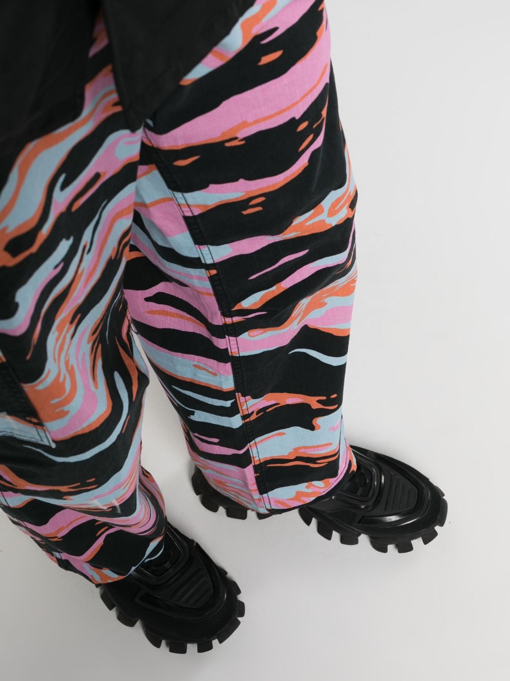 graphic-print cargo trousers - 6