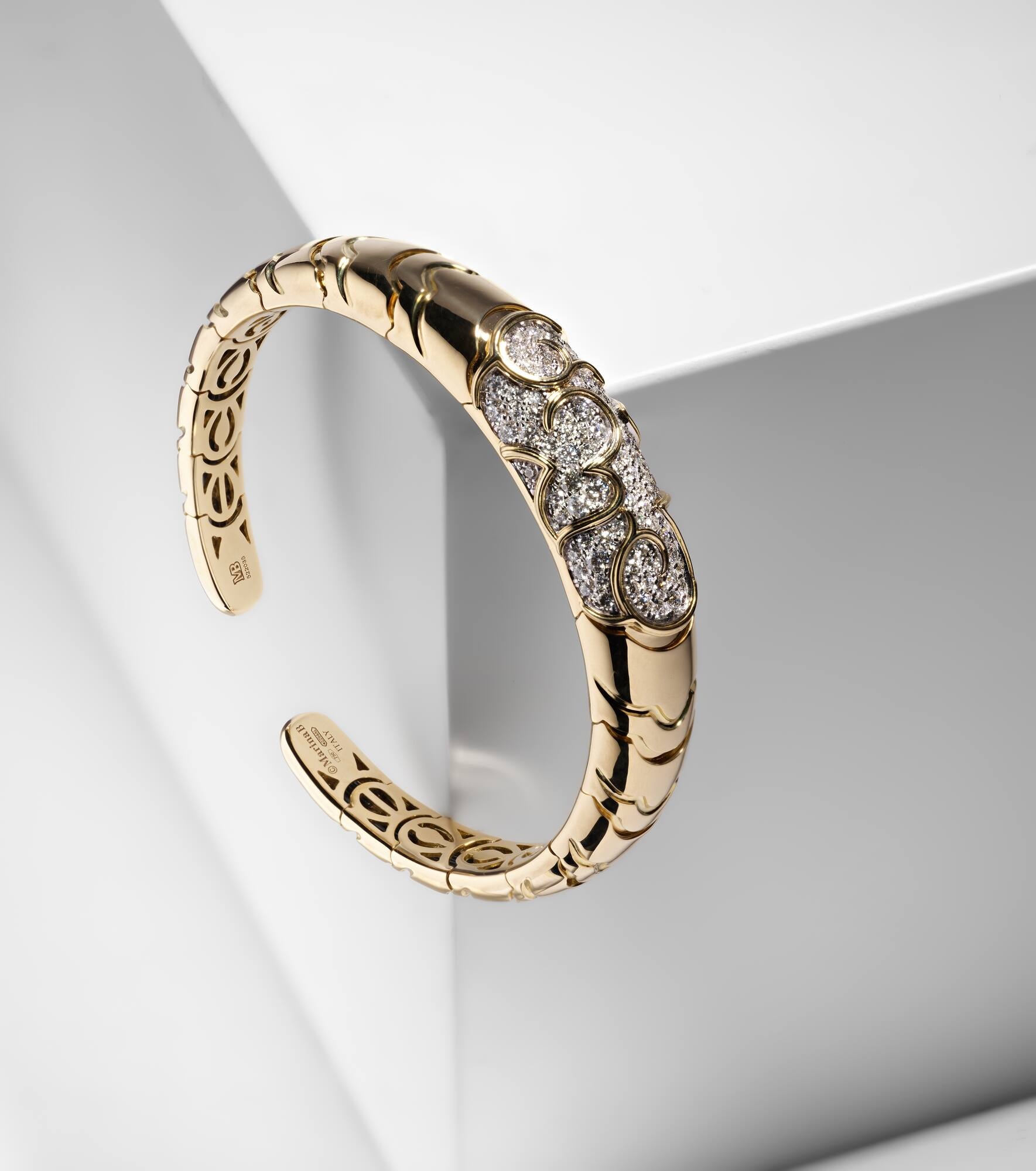 Onda 18kt gold bangle with diamonds - 5