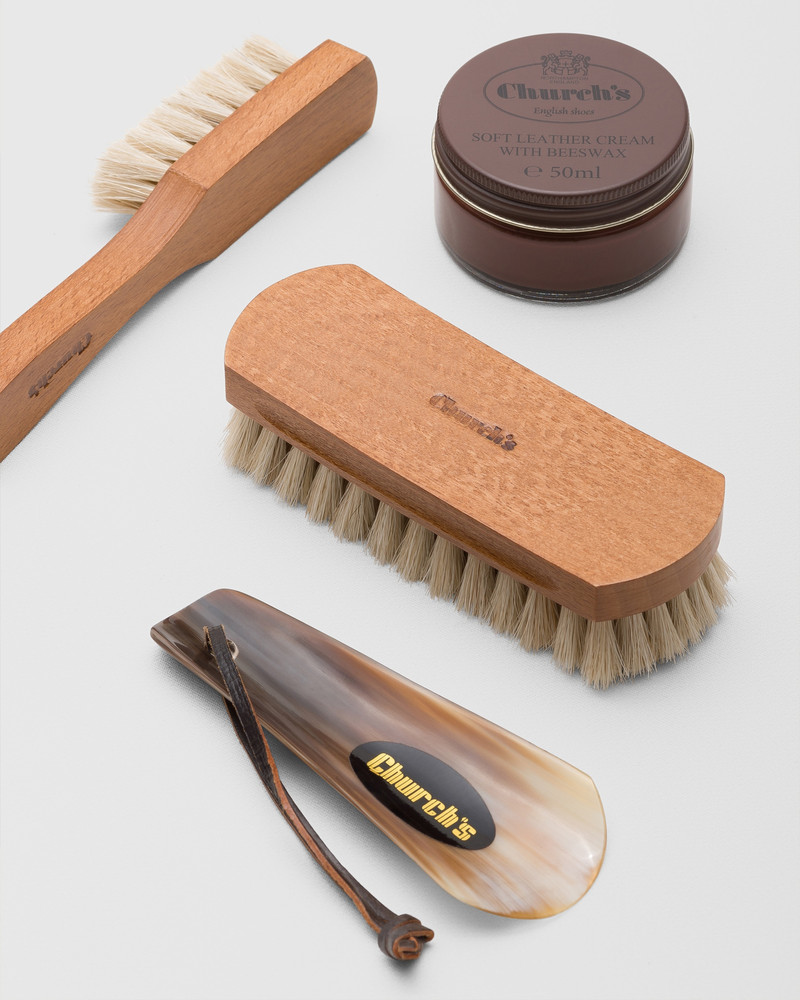 Essential shoe care cleaning kit in St James leather 4