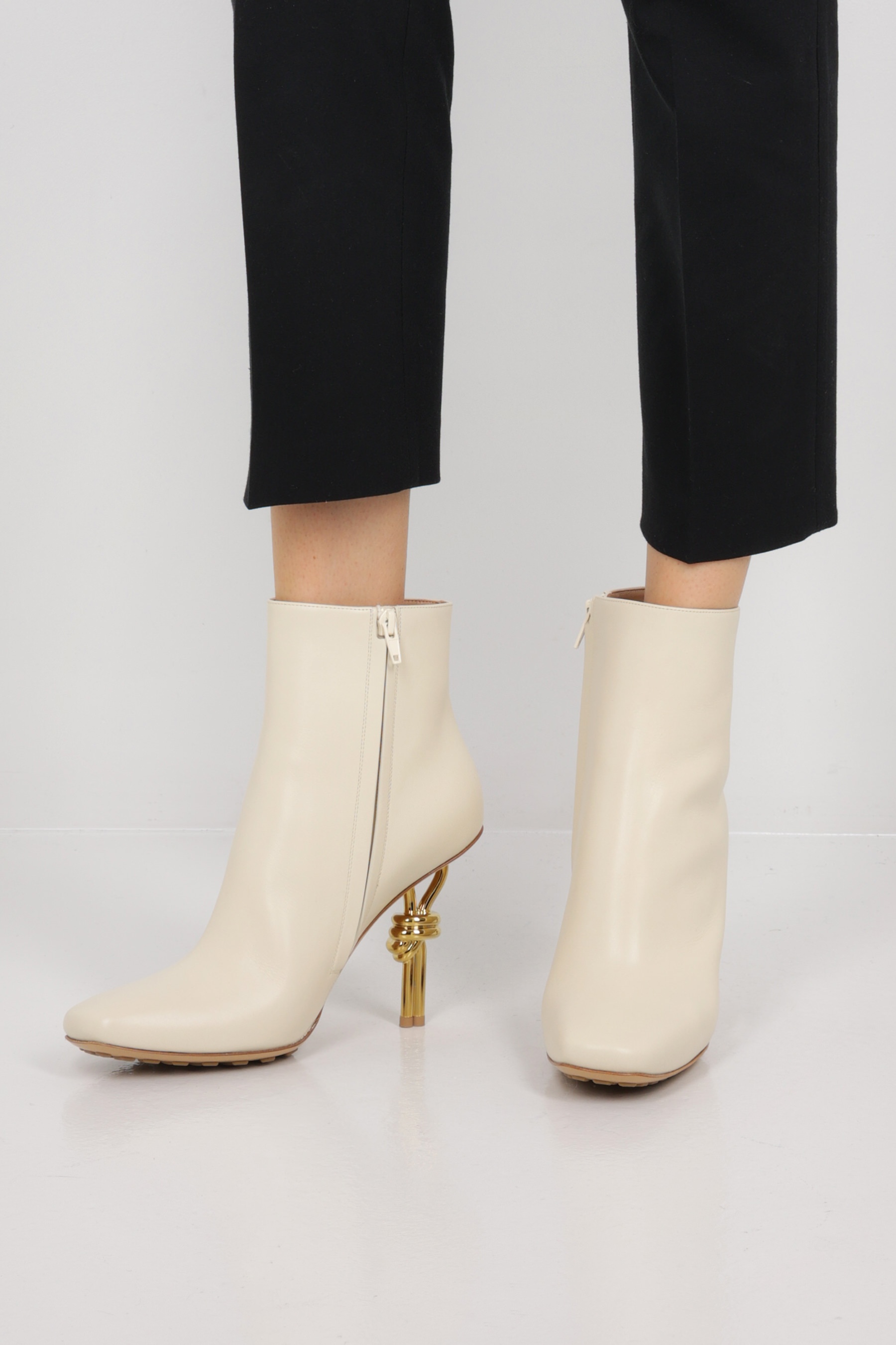 ショートブーツ・ブーティ BOTTEGA VENETA KNOT SMOOTH LEATHER ANKLE BOOTS Bottega Veneta KNOT SMOOTH LEATHER ANKLE BOOTS