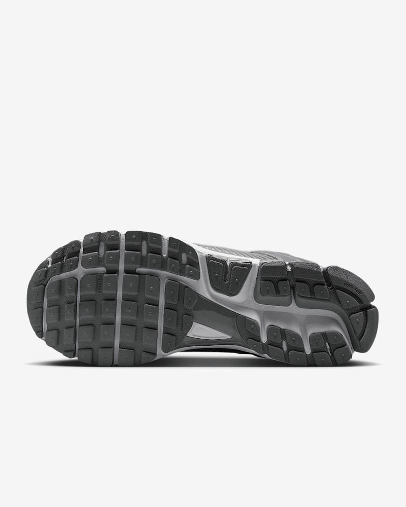 Nike Nike Zoom Vomero 5 Men's Shoes outlook