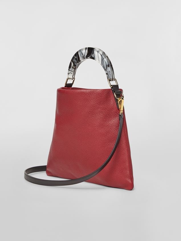 HOBO BAG IN RED GRAINED CALFSKIN AND RESIN HANDLE - 3