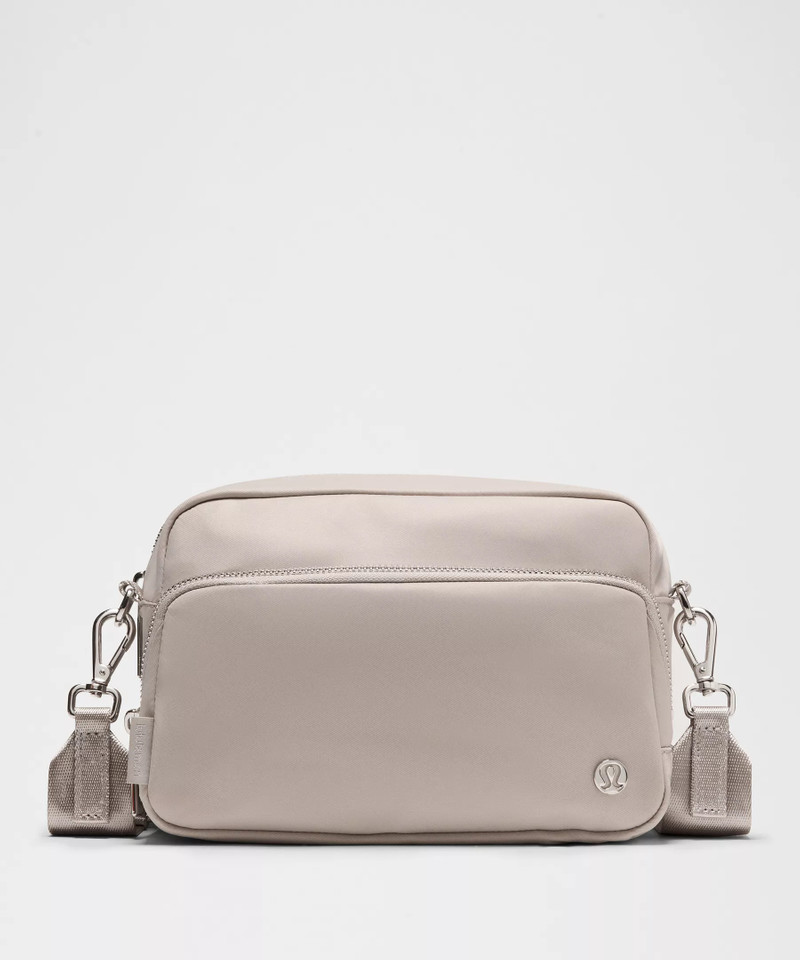 Everywhere Crossbody 3L Large *Metal Hardware 1
