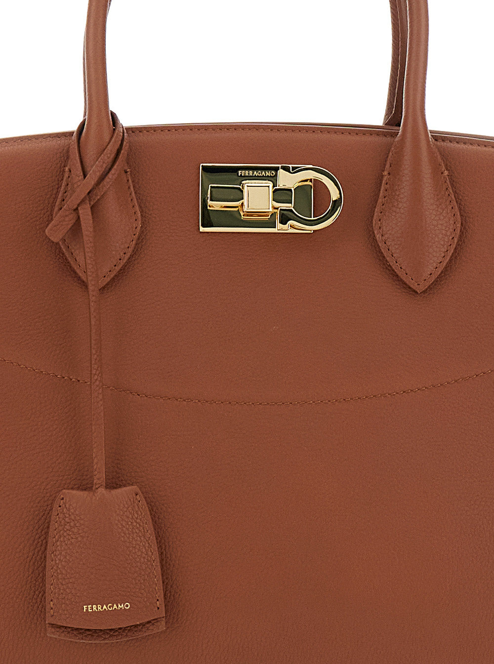 Ferragamo Women St Soft L Nw
Top Handle
Measurement
36,0X16,5X24,0 - 5