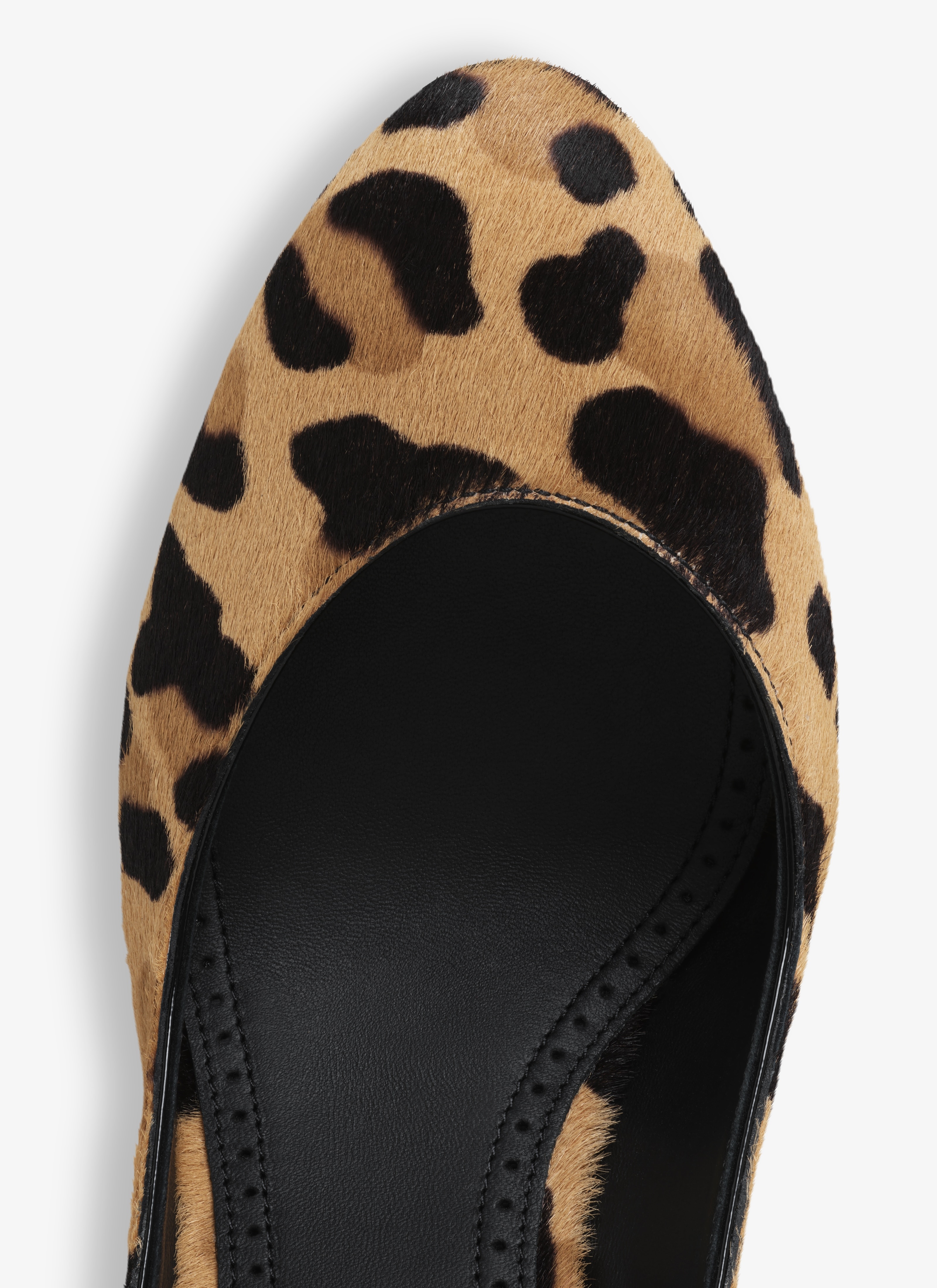 【ALAIA直営店】SLINGBACKS DECOLLETE EN CUIR PONY LeOPARD Decollete 90 calf hair slingback pumps in brown - Alaia