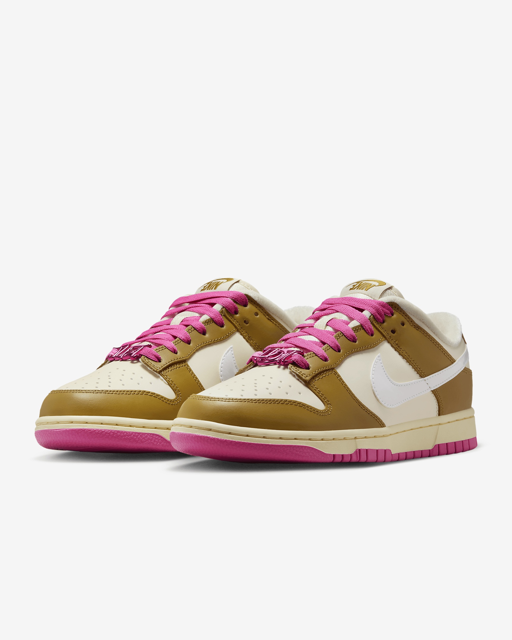 Nike Women's Dunk Low SE Shoes - 6