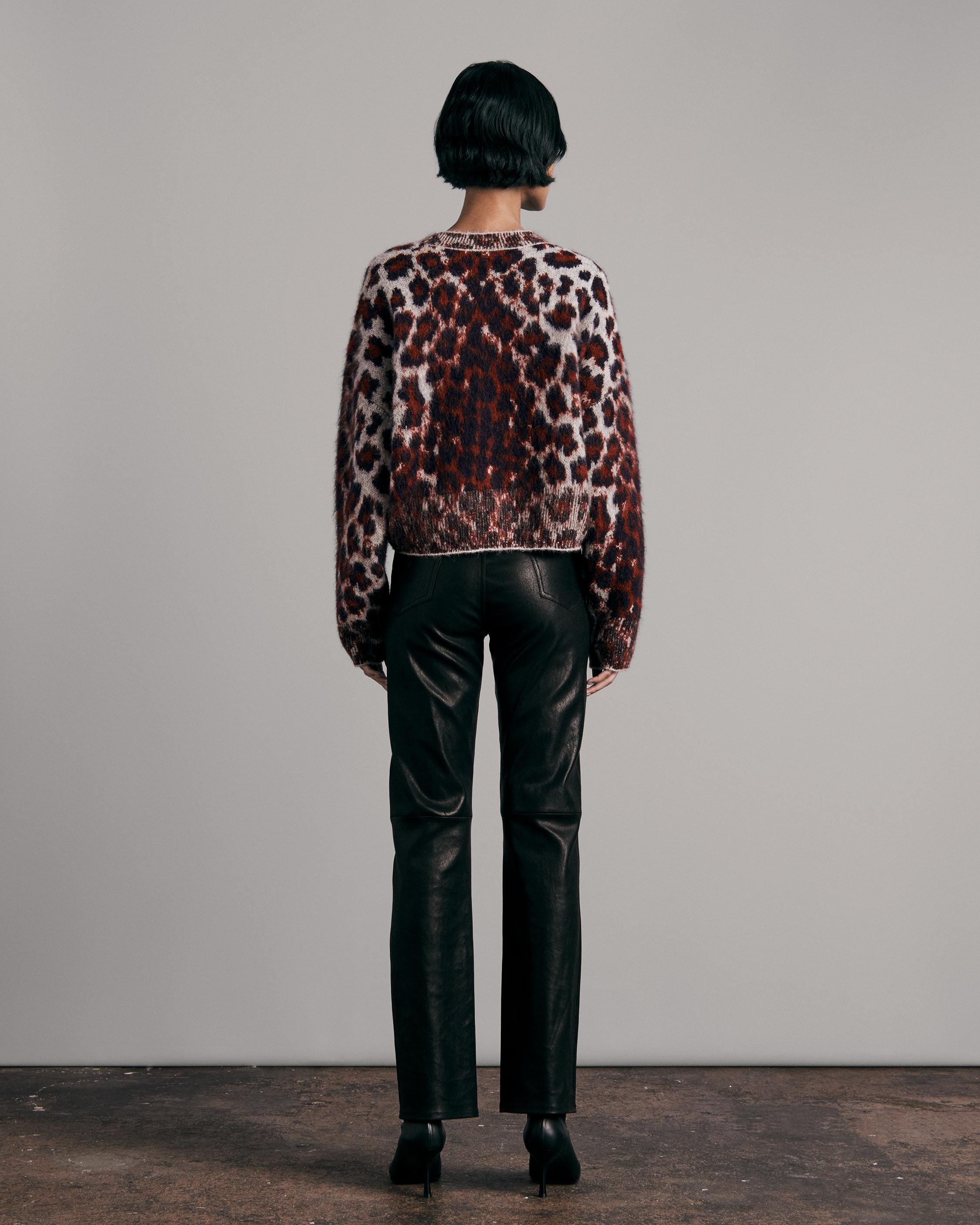 Sarah Wool Leopard Crew
Classic Fit Sweater - 5