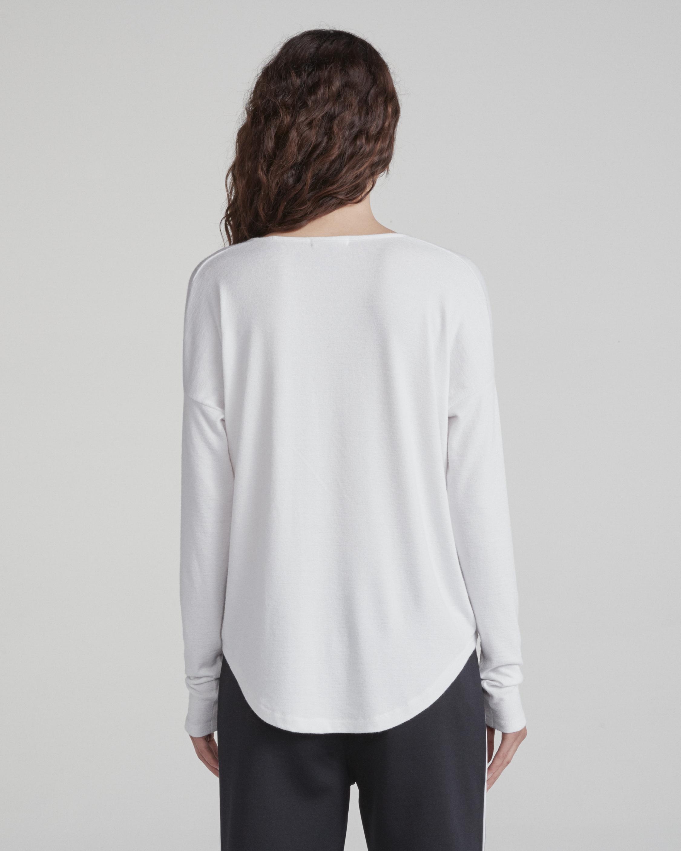 The Knit Vee Long Sleeve
Relaxed Fit - 3