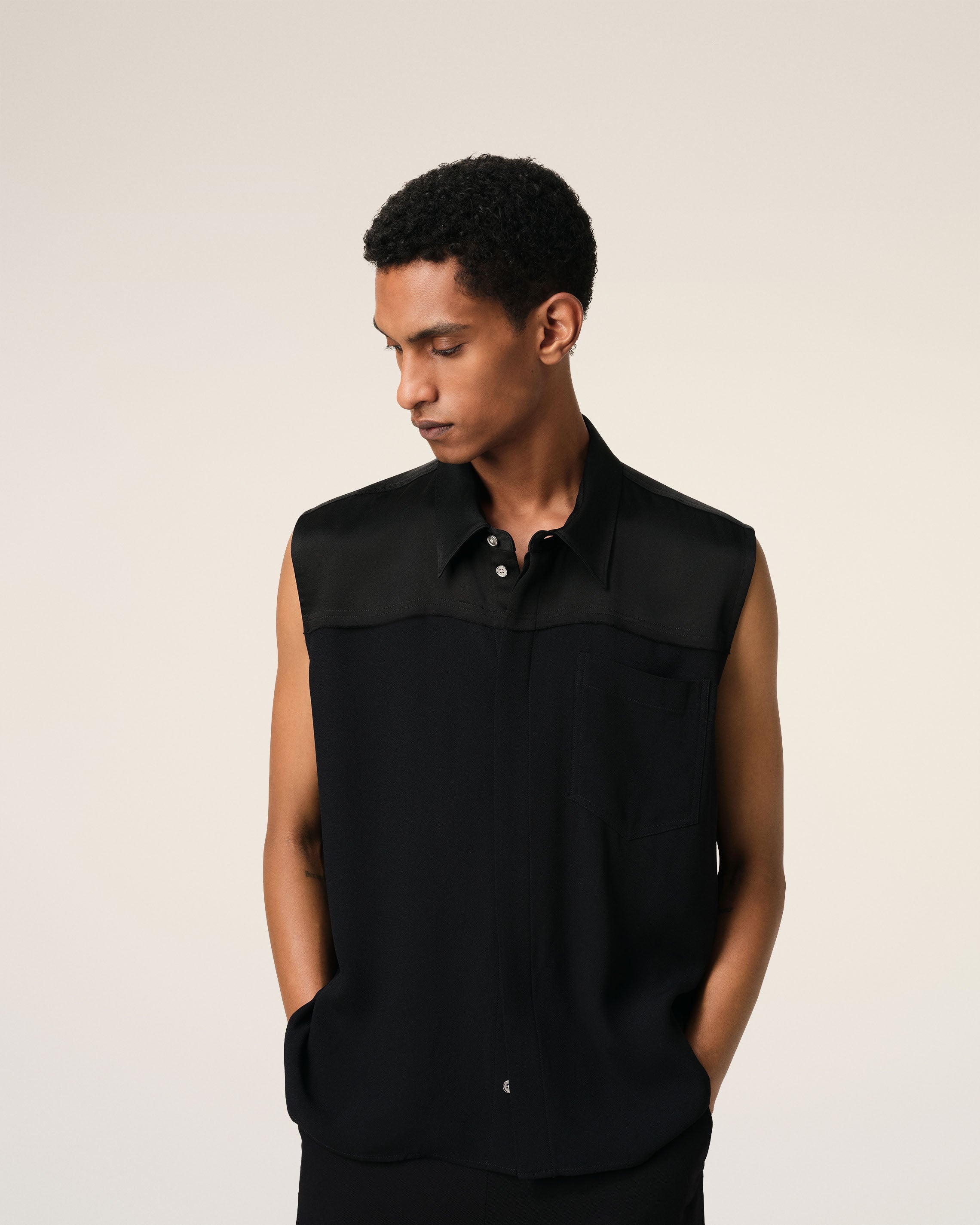 BLACK CONTRASTED TOP SLEEVELESS SHIRT - 3