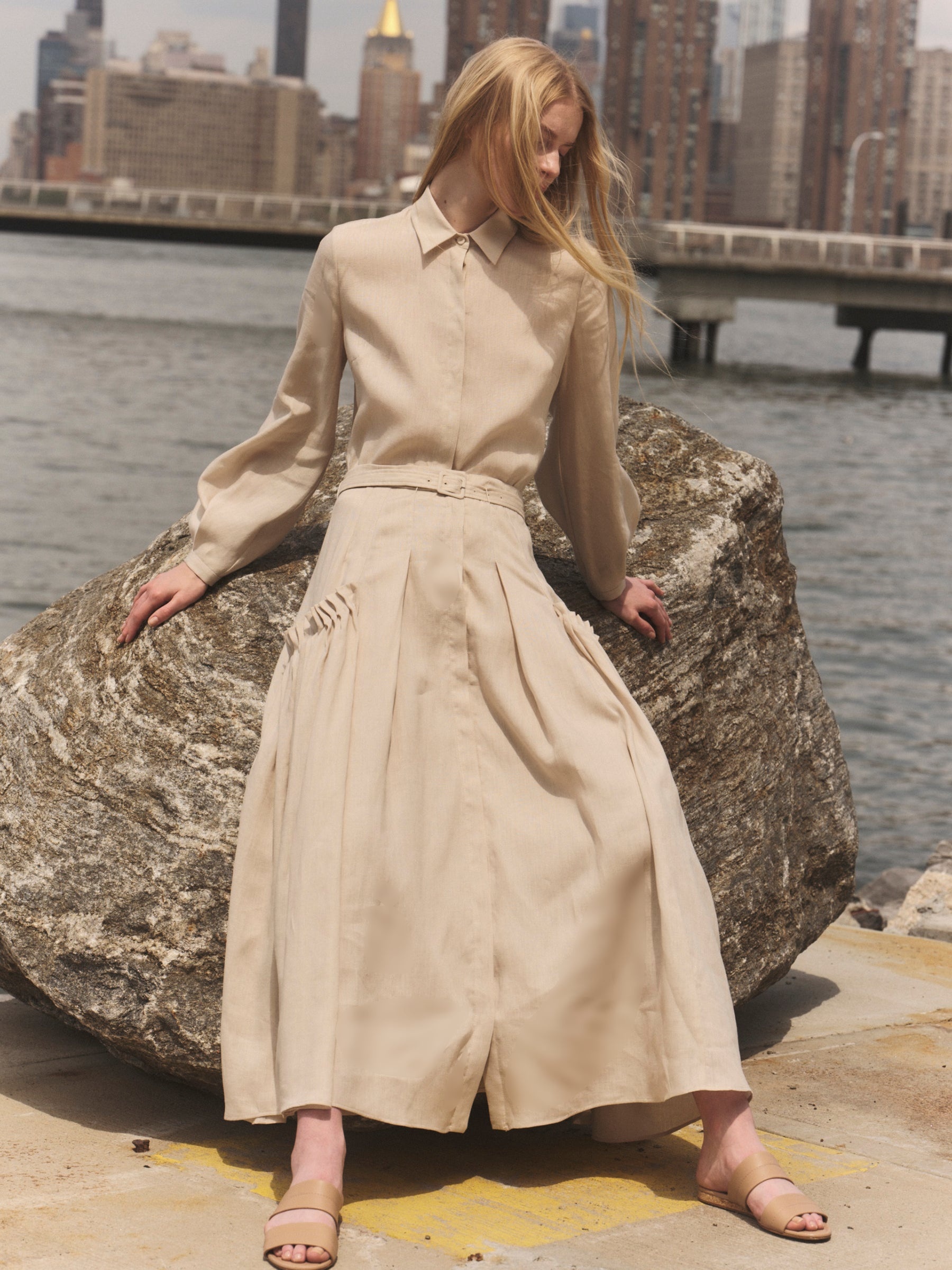 Delmer Top in Aloe Linen - 2