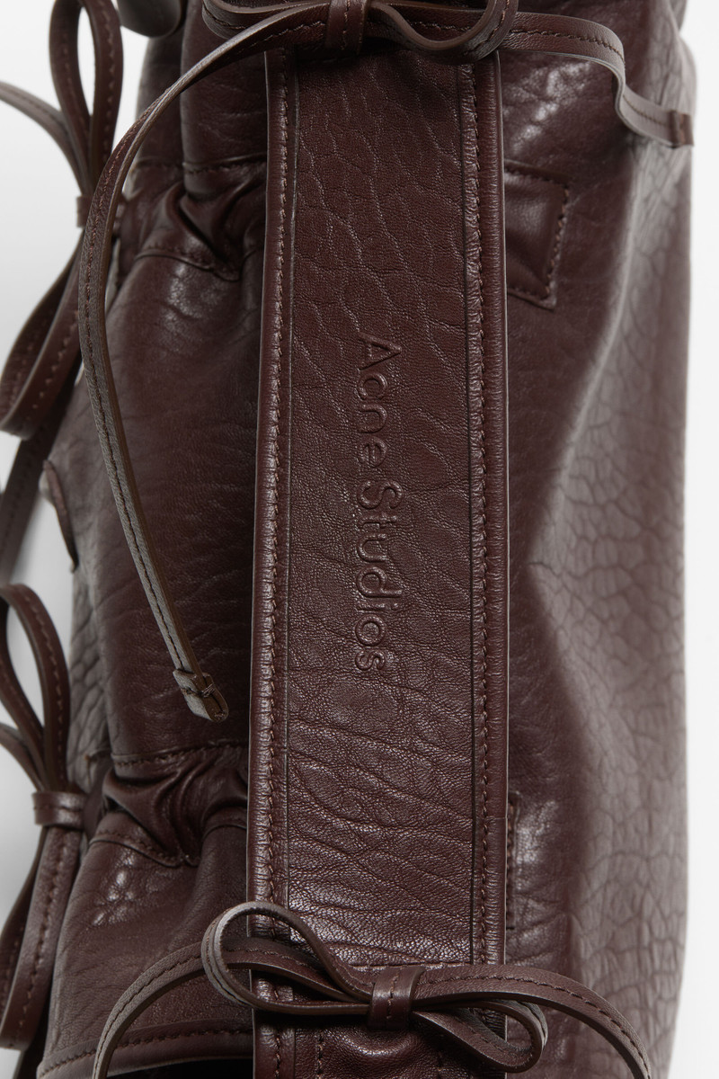 Multipocket grained leather bag - Chocolate brown 6