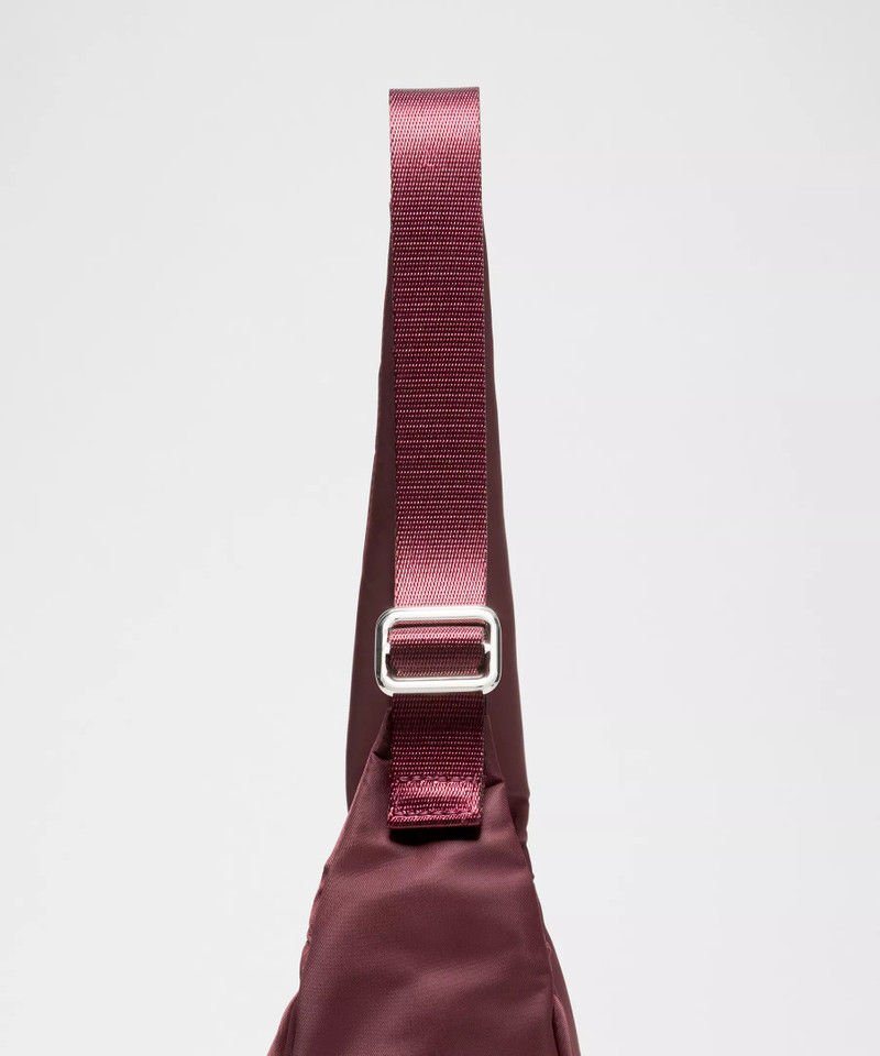 City Essentials Shoulder Bag 4L 4