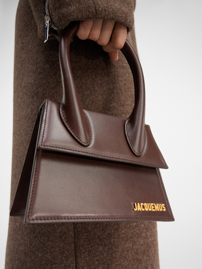 JACQUEMUS Le Chiquito moyen outlook