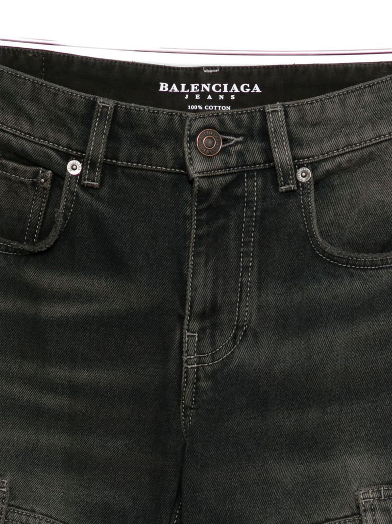 whiskering-effect cargo jeans 3