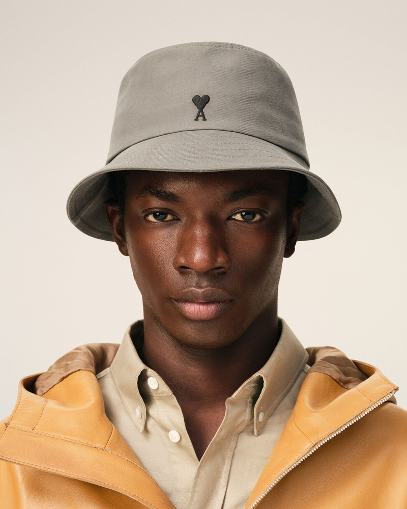 AMI Paris GREY COTTON AMI DE COEUR BUCKET HAT outlook