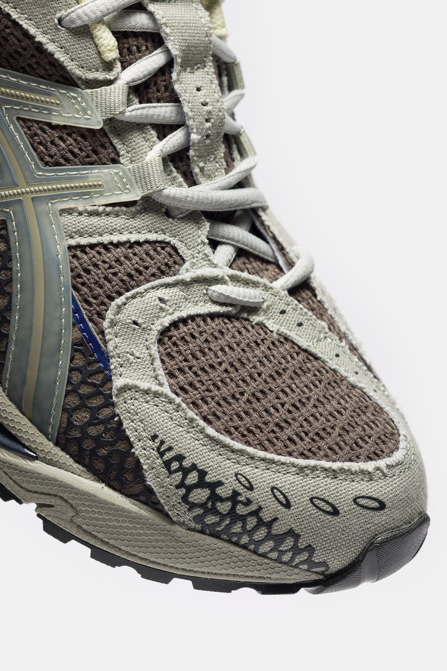 18 East Gel-Nimbus 10.1 Sneaker in Canteen/Abbey Stone - 6