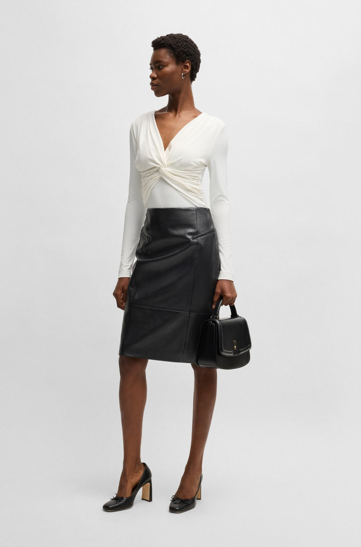 PENCIL SKIRT IN LUSTROUS LEATHER - 3