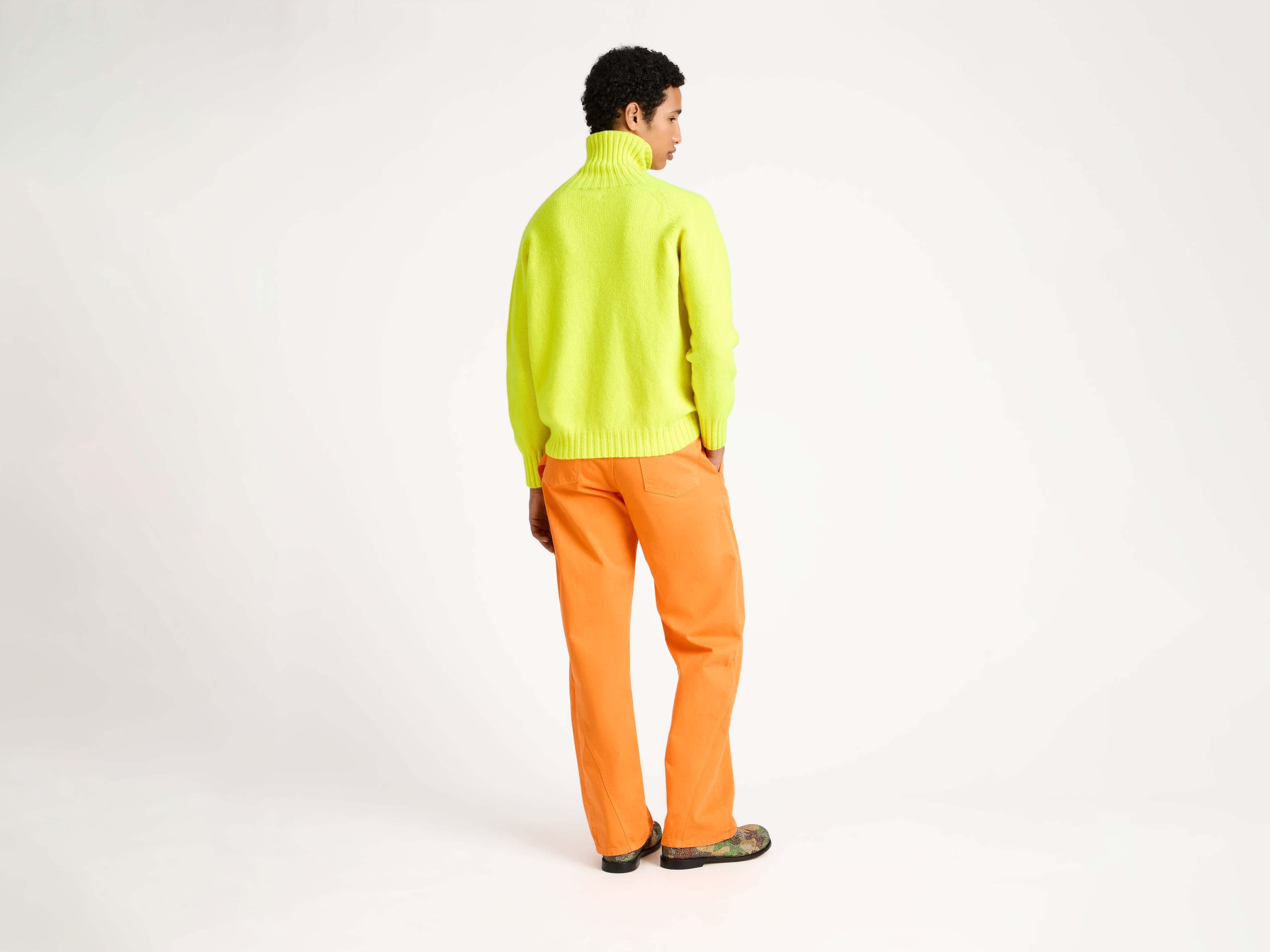 TURTLENECK JUMPER IN NEON YELLOW - 3