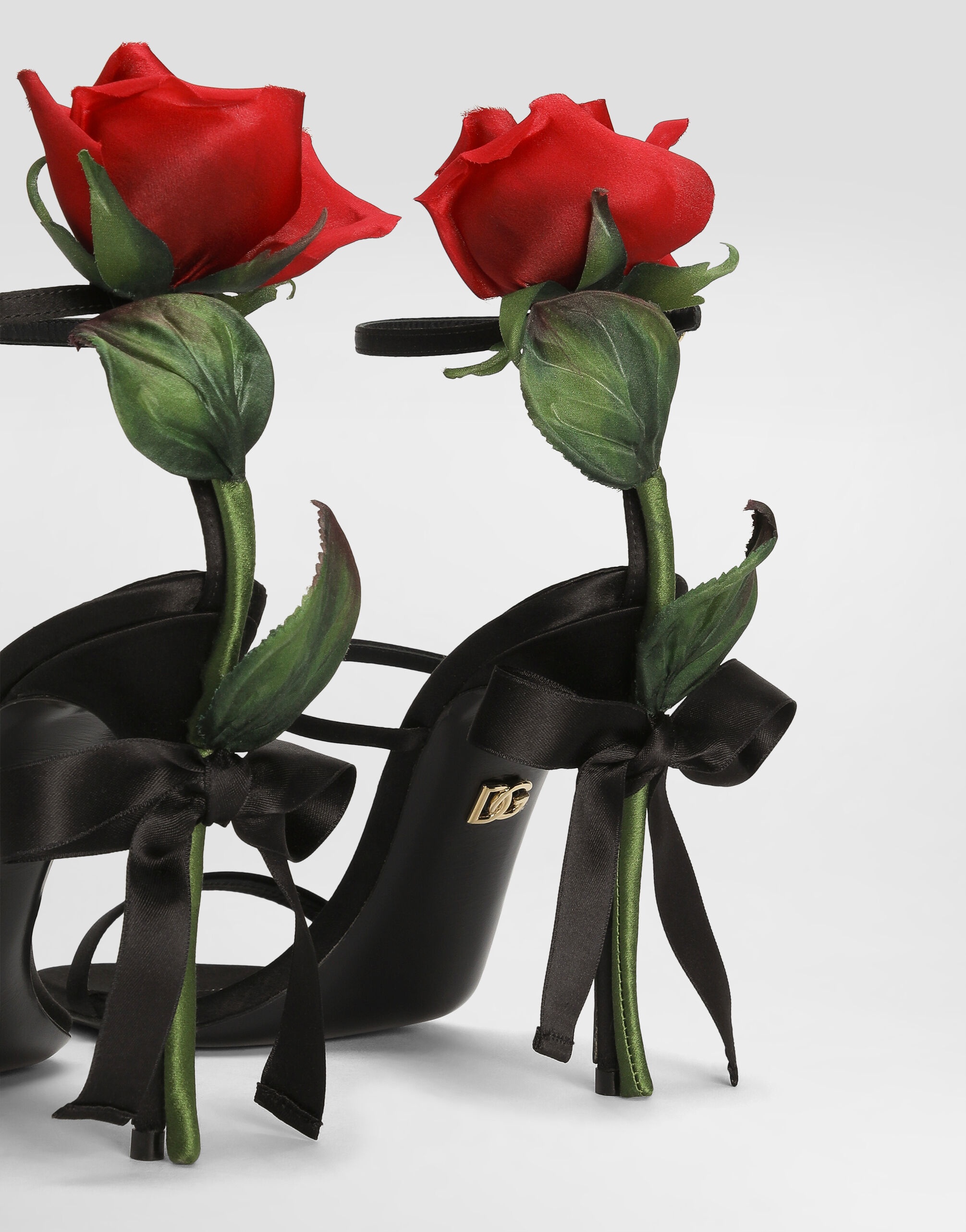 Satin sandals with rose embellishment - 4
