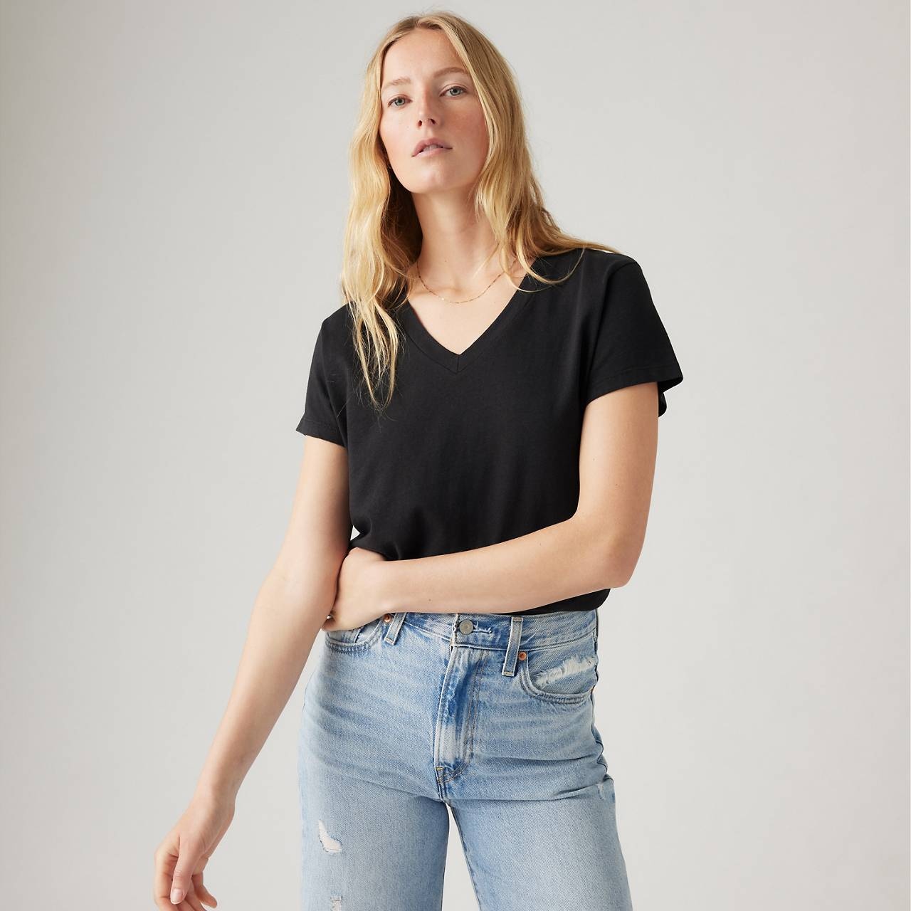 BOXY V-NECK T-SHIRT - 2