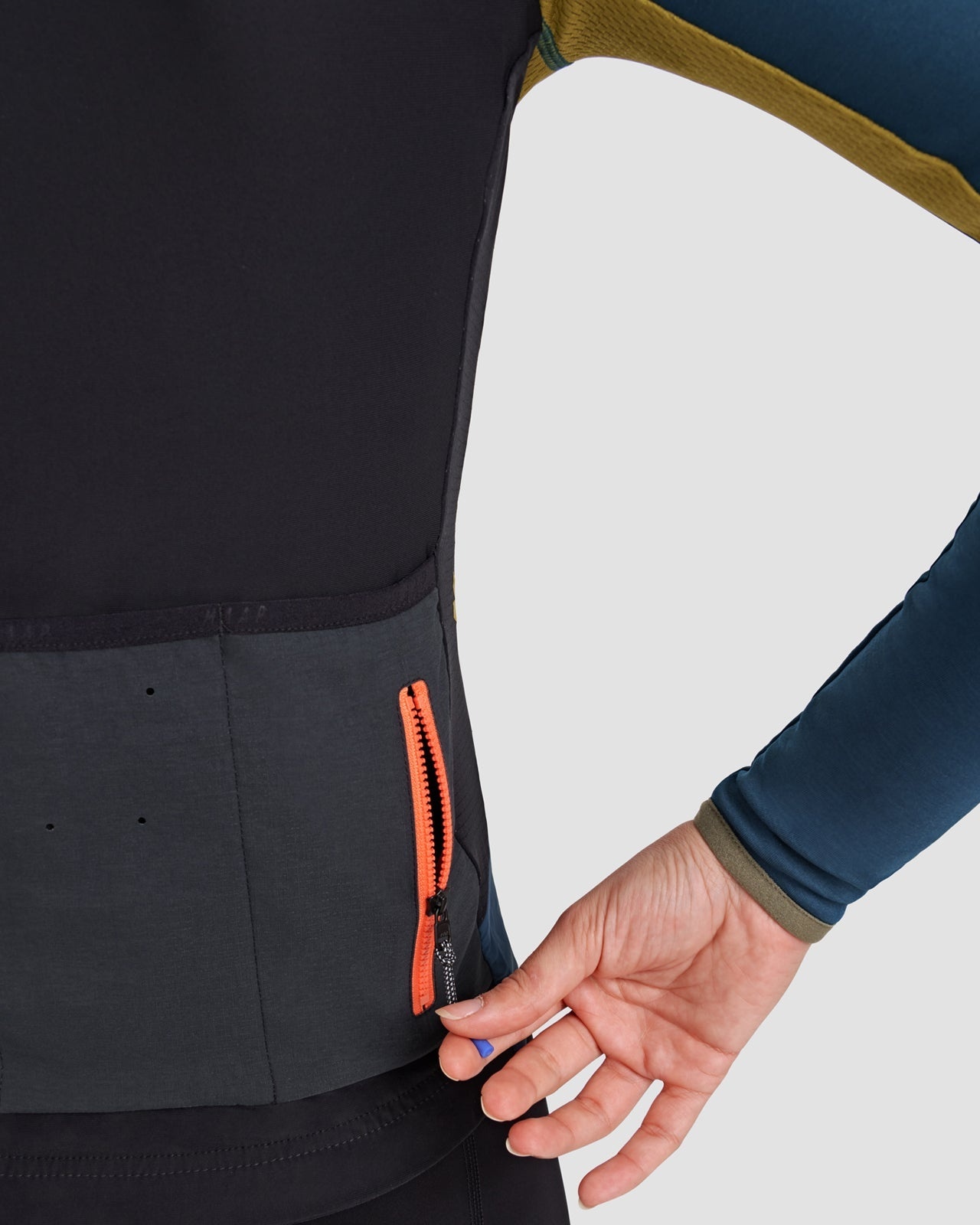 Women's Alt_Road™ Thermal Vest - 5