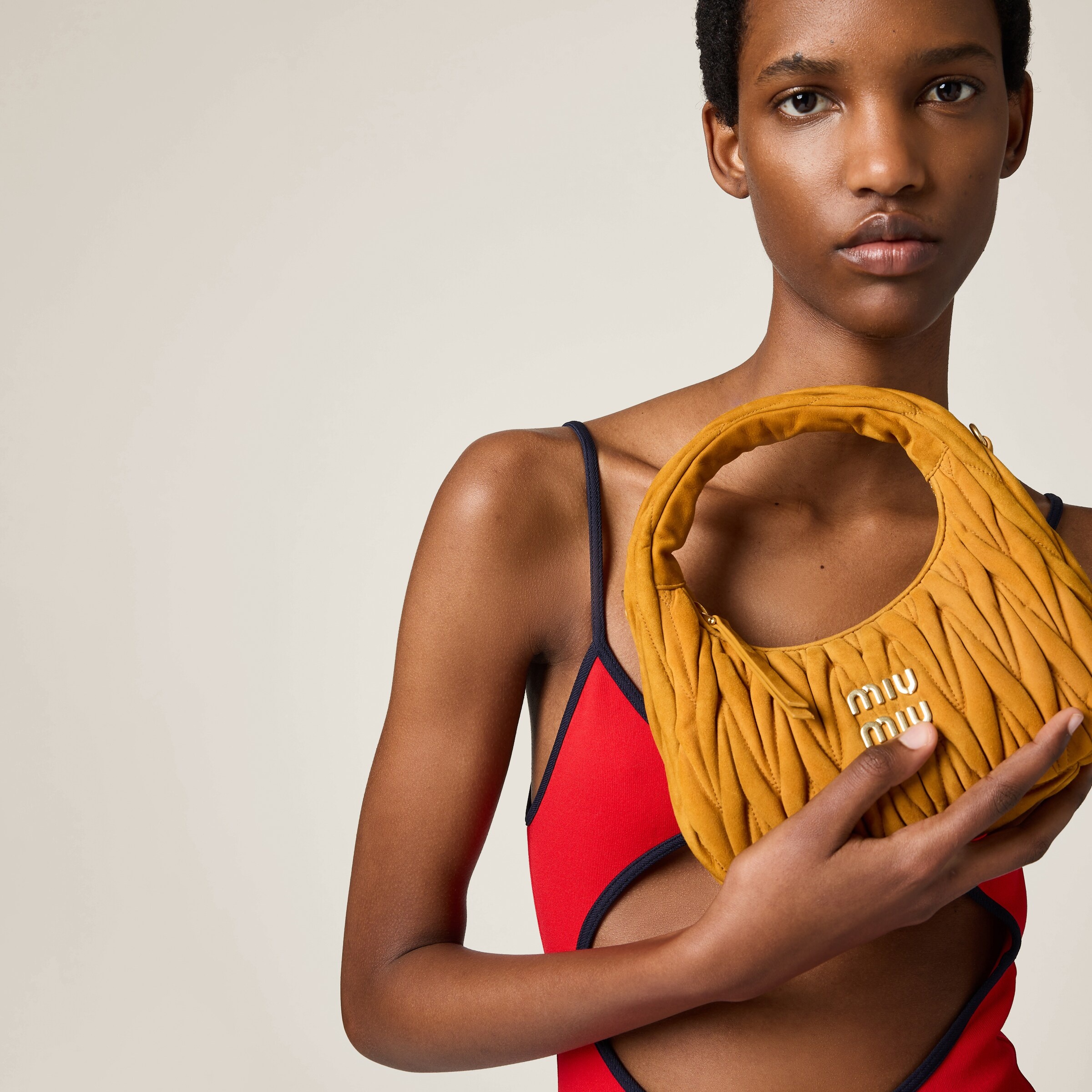 Wander matelassé suede bag - 8