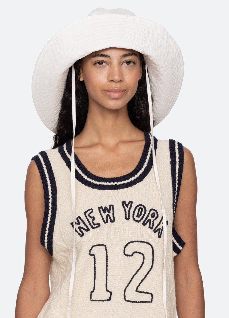 Lois Hat 3