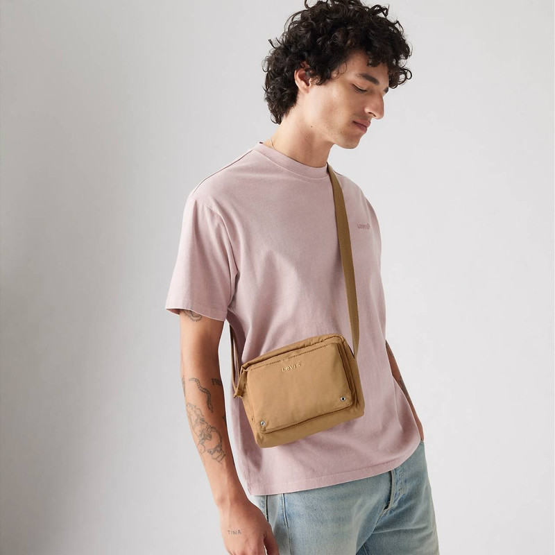 Levi's ZIP CROSSBODY BAG outlook