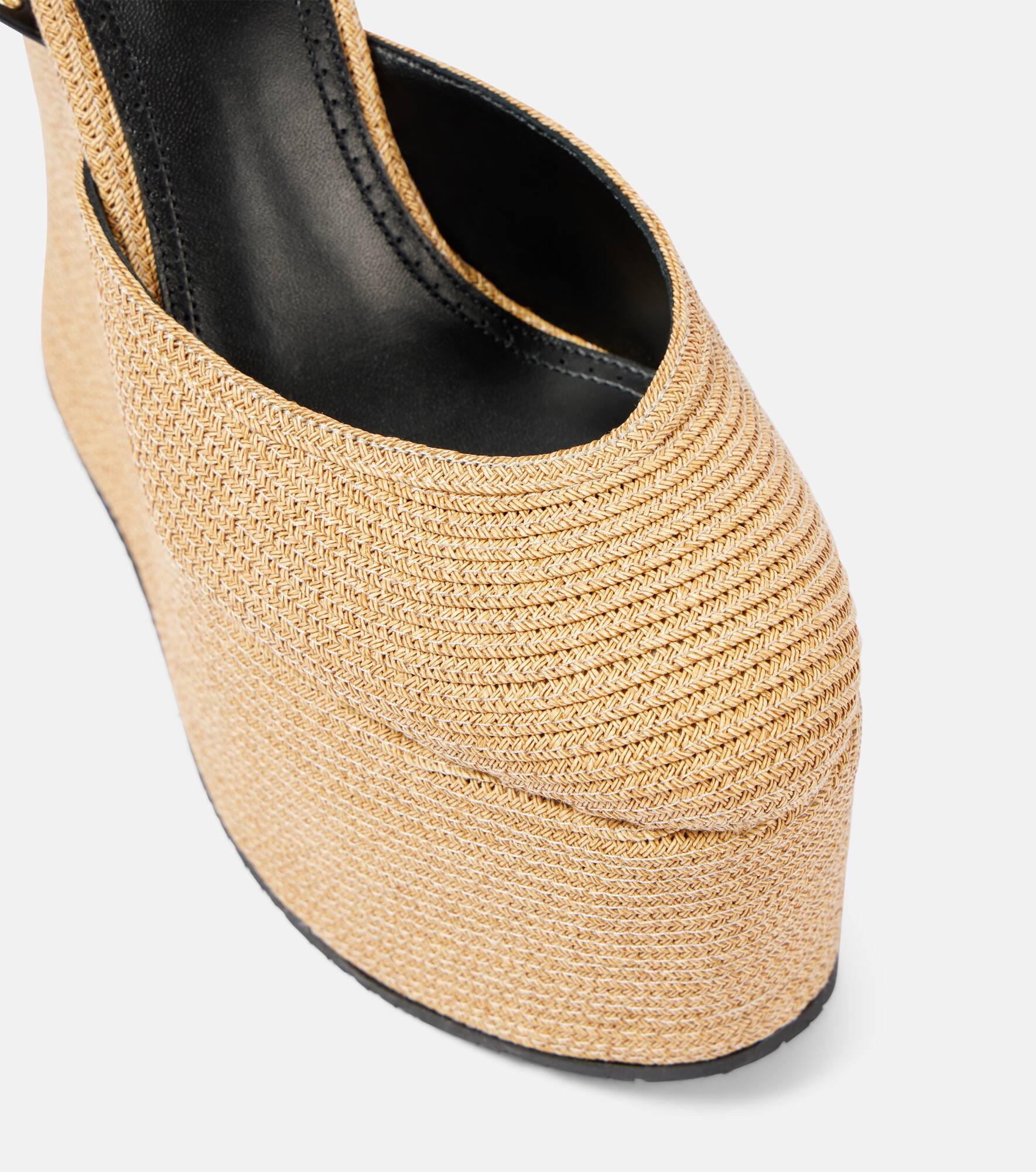 Leather-trimmed raffia wedge sandals - 4