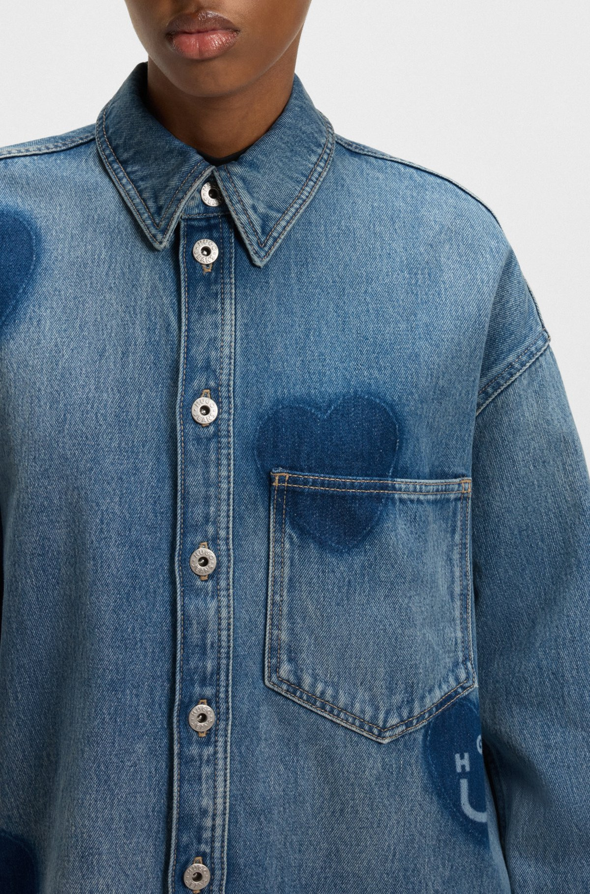RIGID-DENIM SHIRT WITH PRINTED HEARTS - 6
