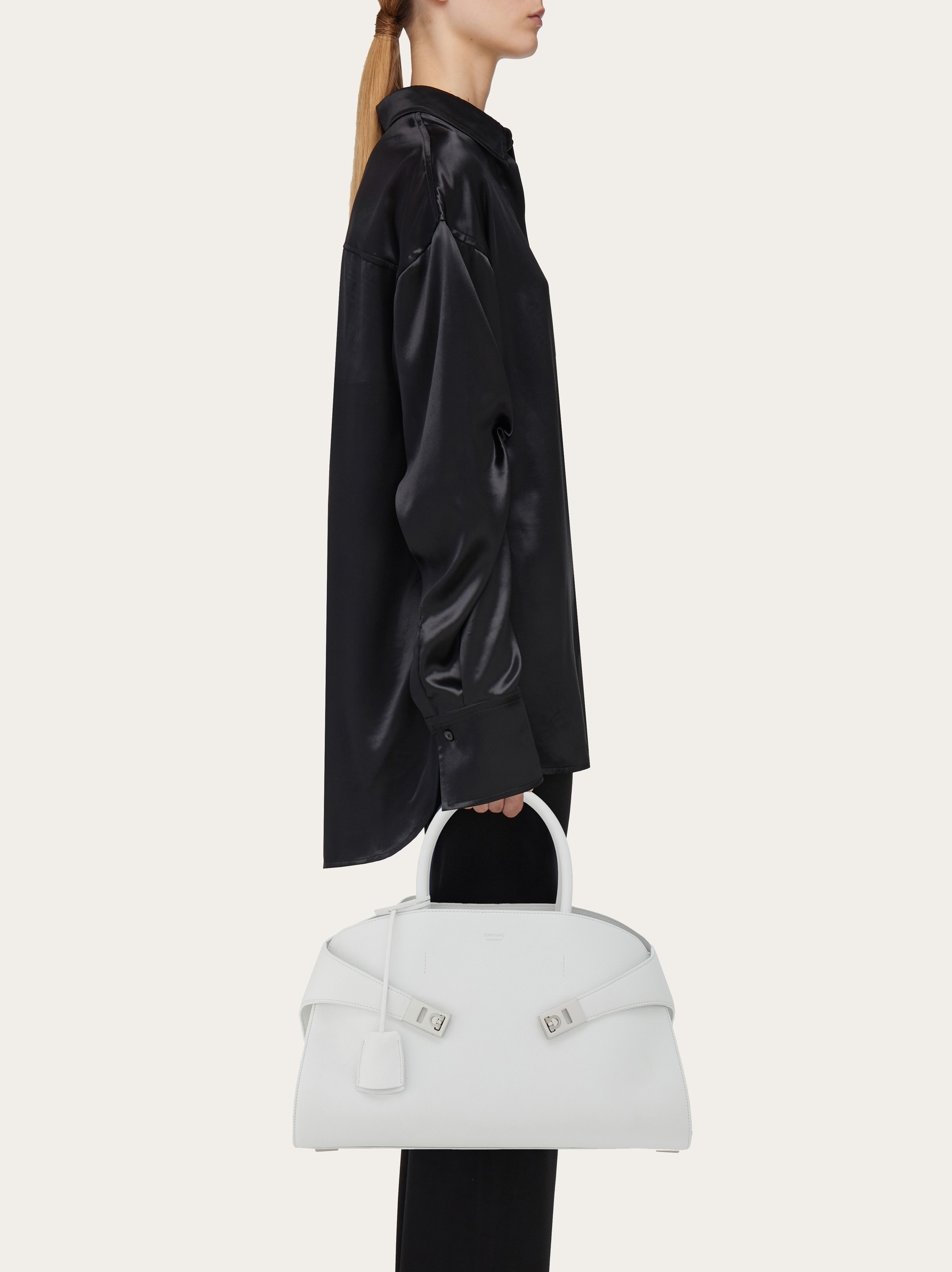 Hug handbag (M) - 2