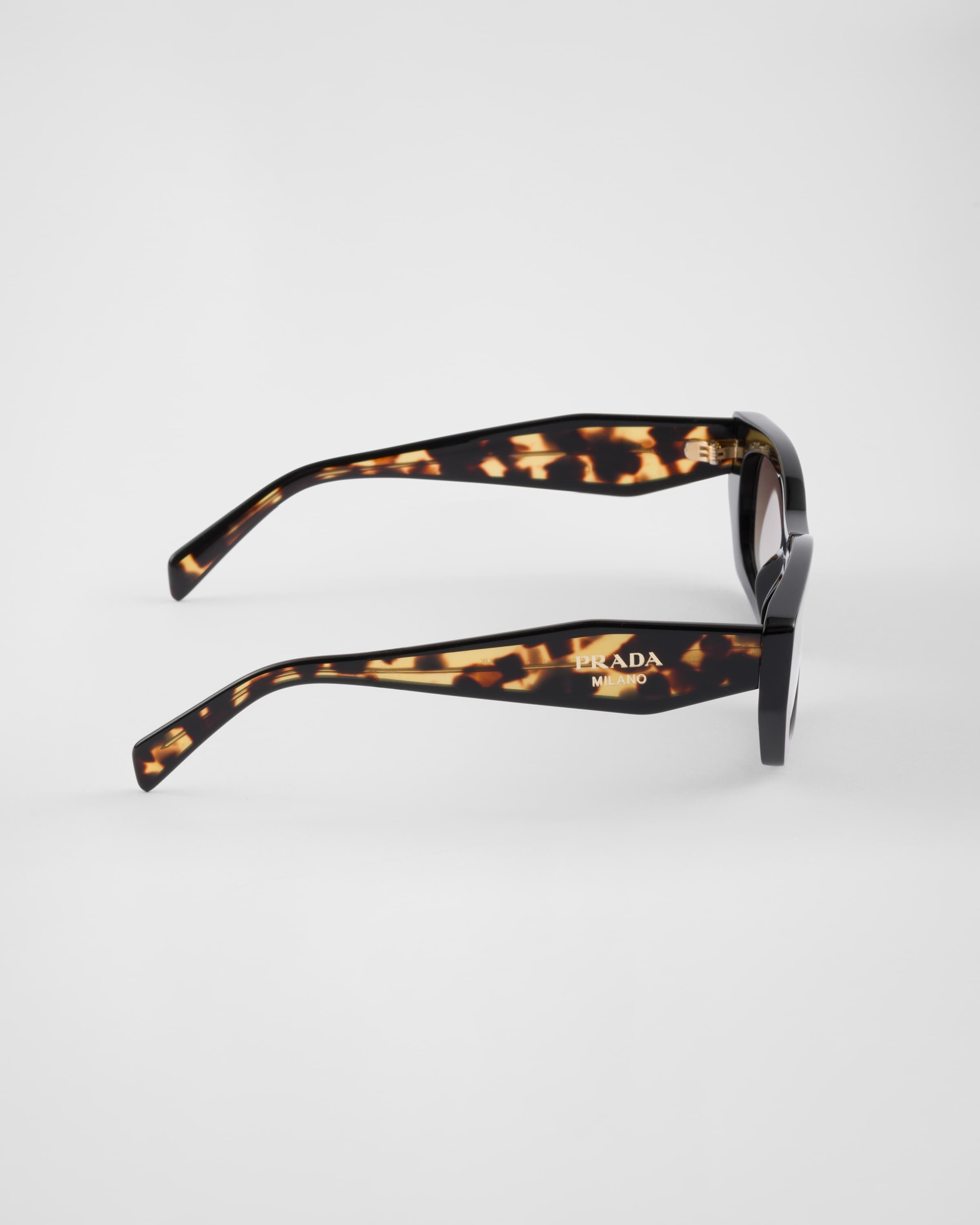 Sunglasses with the Prada logo - 4