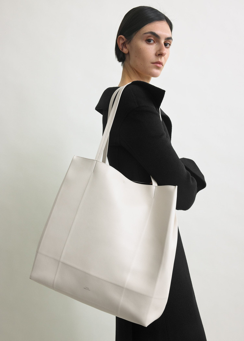 TOTEME Roam leather tote stone - Preorder outlook
