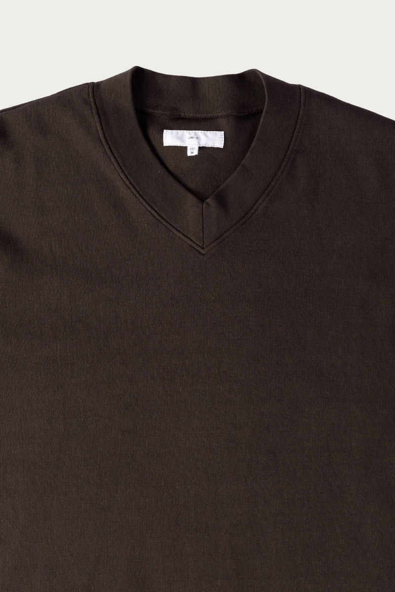 LADY WHITE CO. High V-Neck Tee - Timber outlook