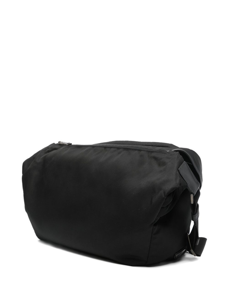 buckle-fastening shoulder bag 3