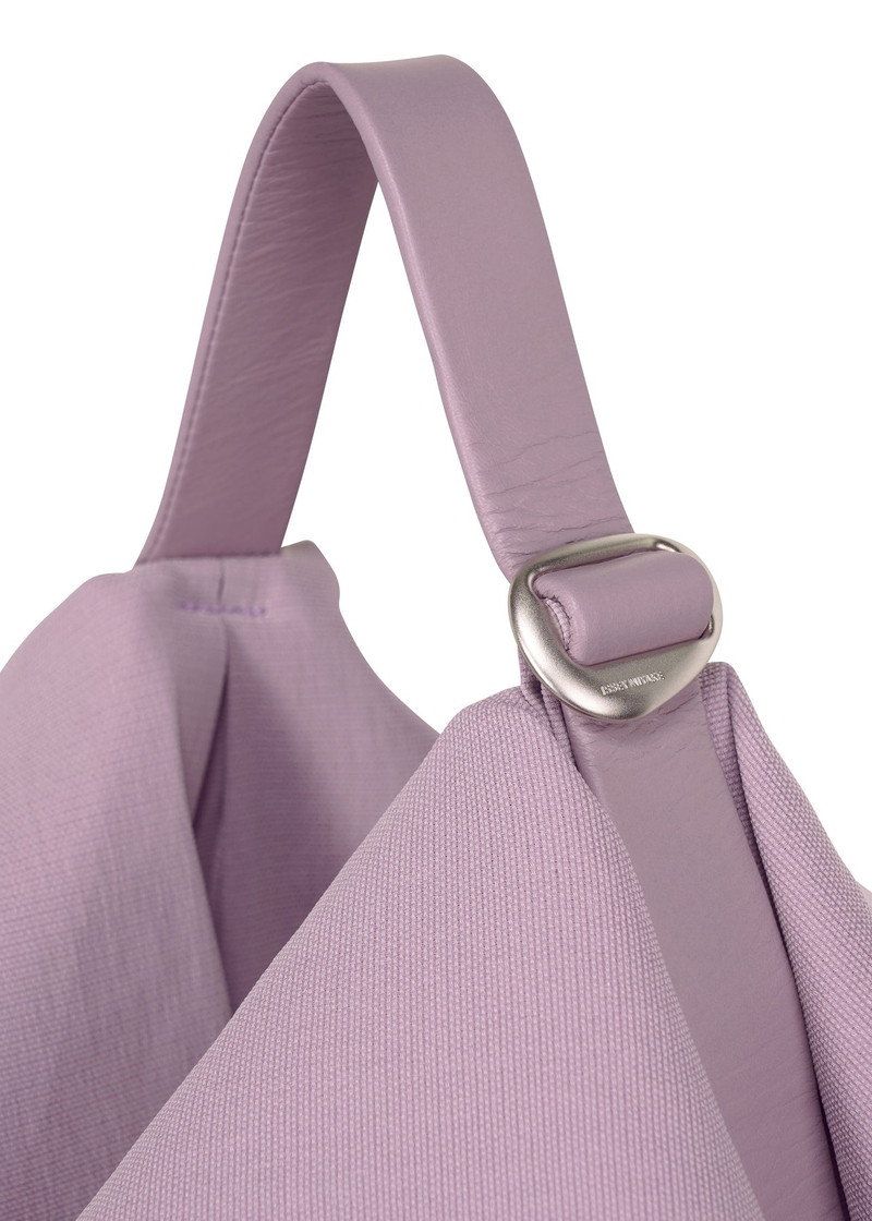 ISSEY MIYAKE ENCLOTHE SQUARE BAG outlook