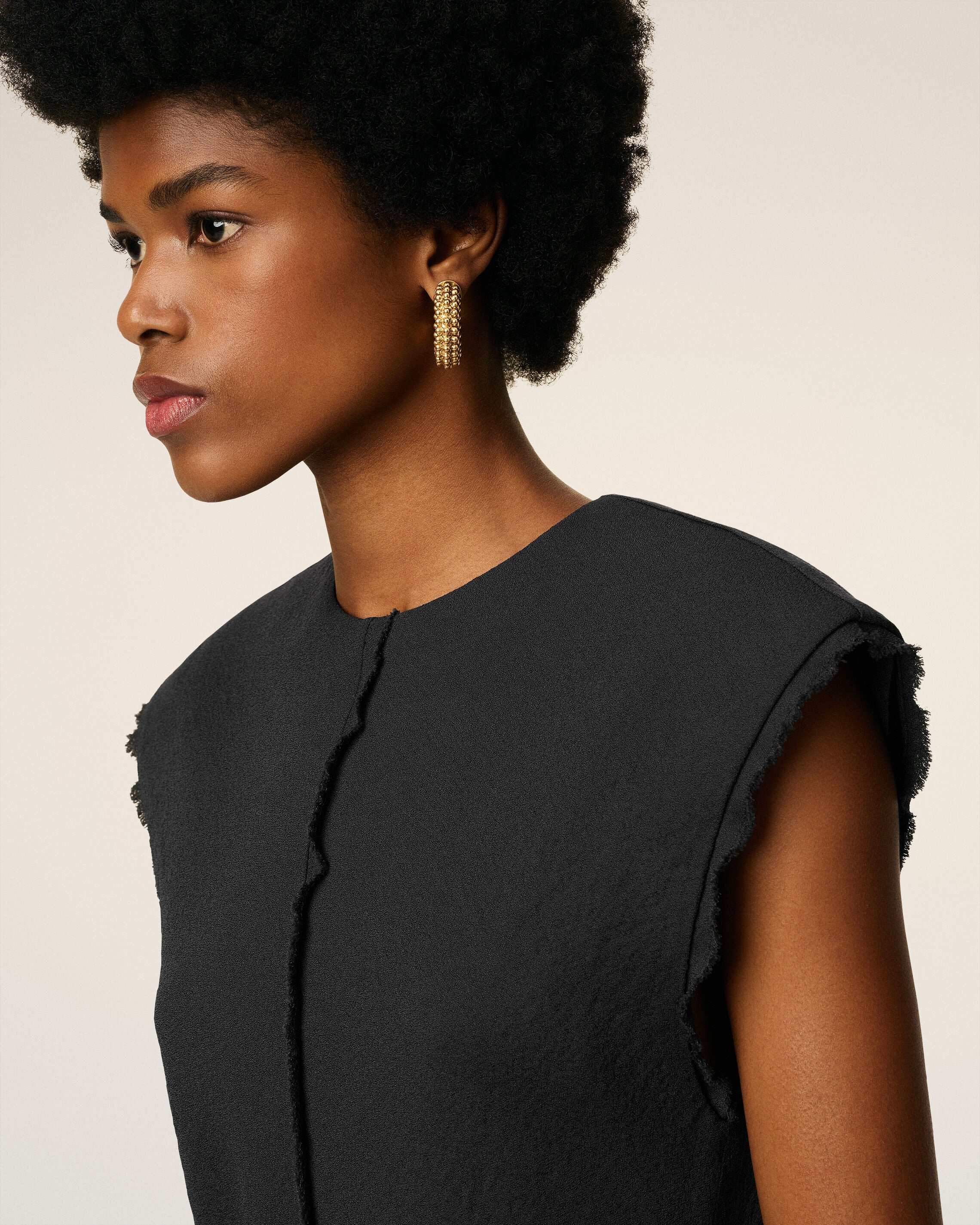 BLACK SLEEVELESS RAW EDGE DETAILS TOP - 4