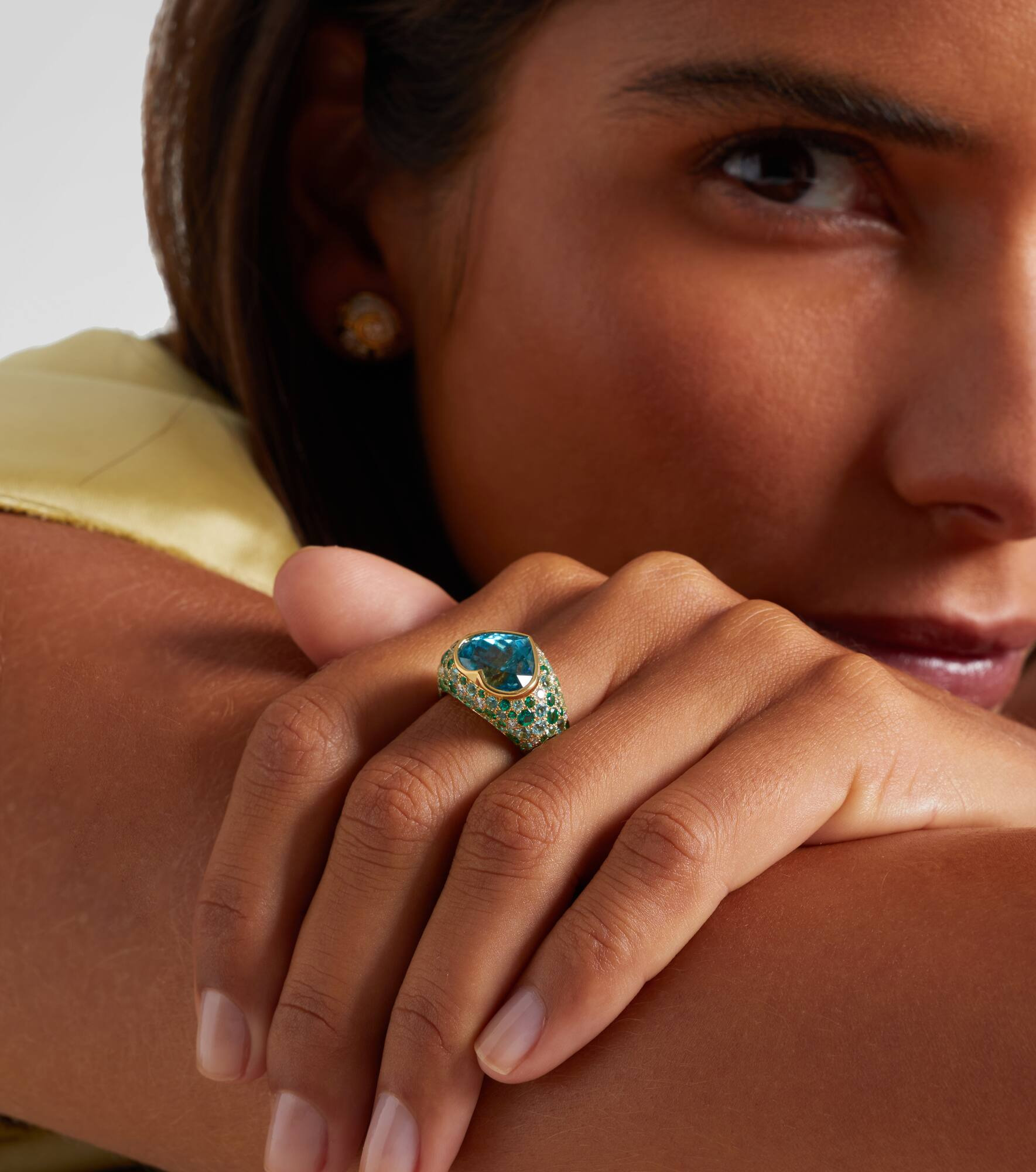 Calvina 18kt gold ring with gemstones - 3