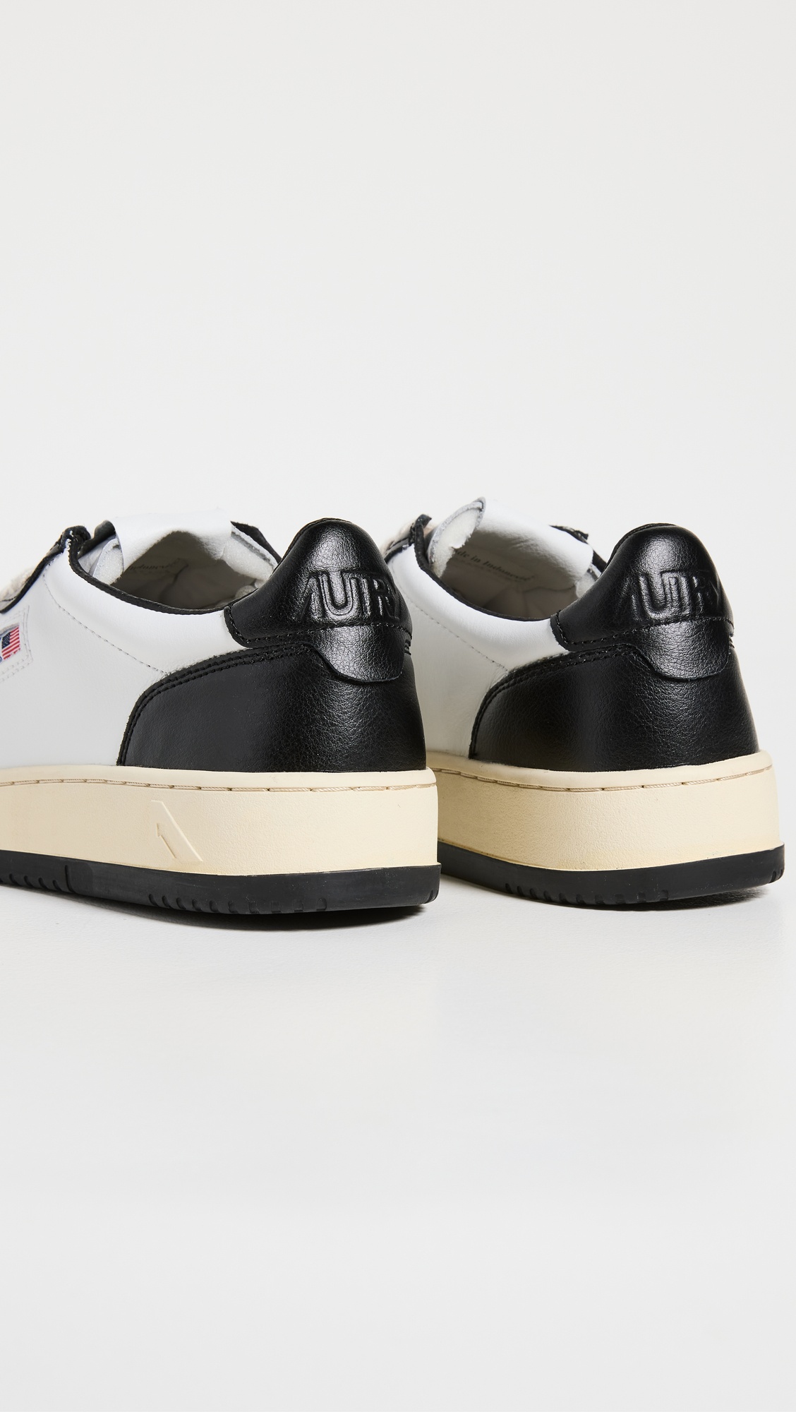 Medalist Low Top Sneakers - 2