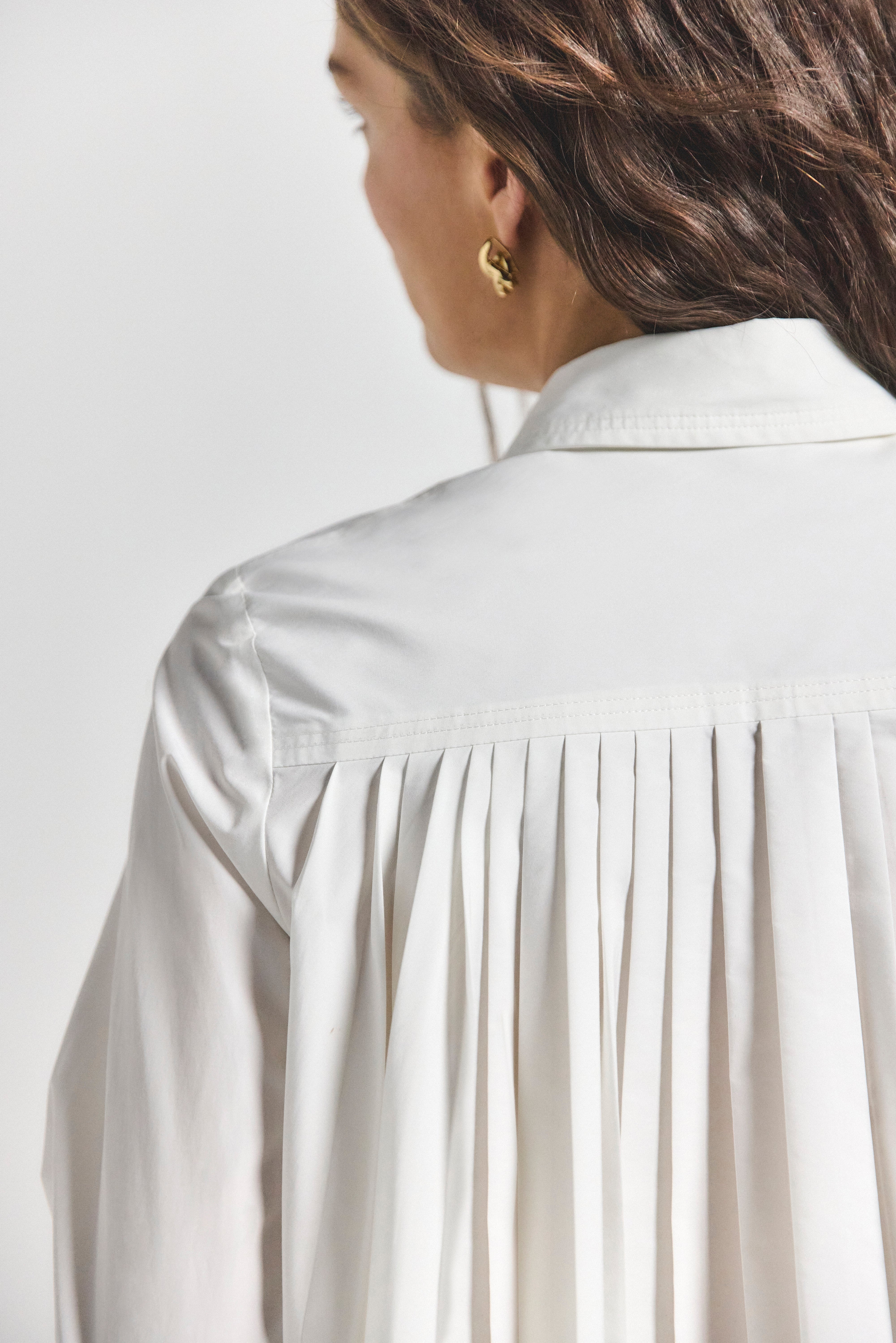 ARIA PLEATED BACK CROPPED SHIRT - 4