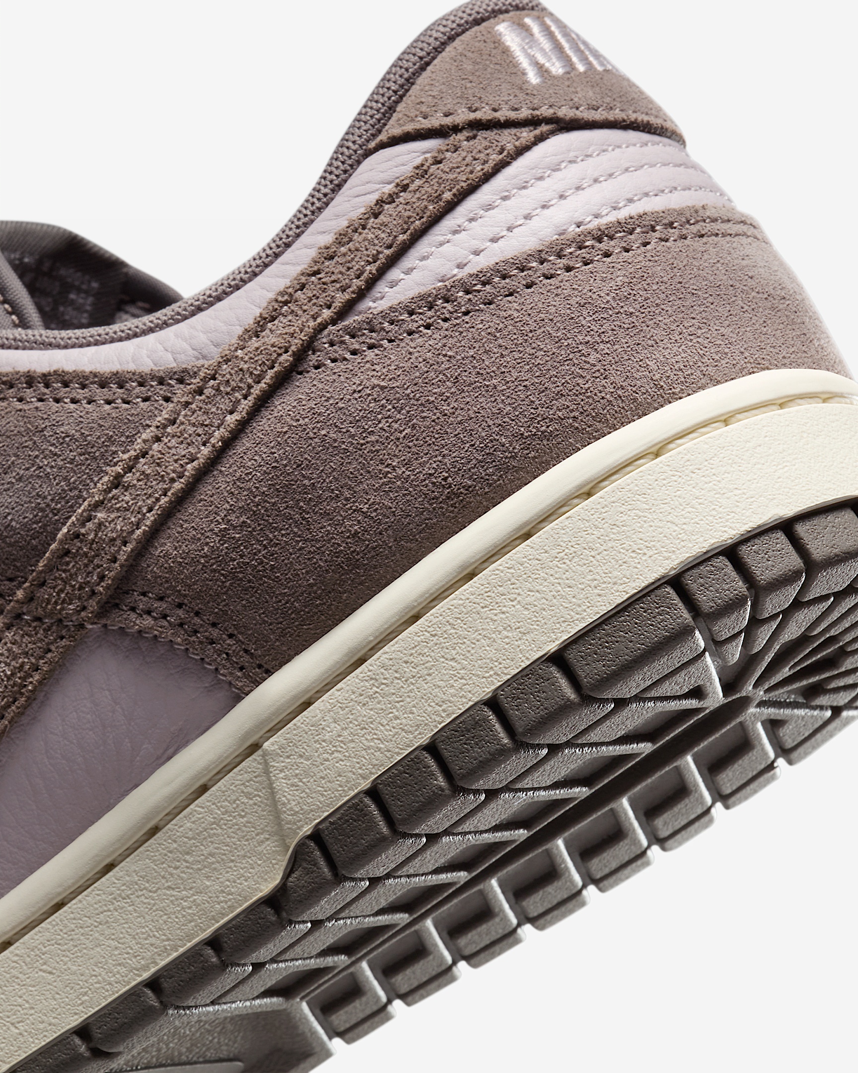 Nike Dunk Low Retro SE Leather/Suede Men's Shoes - 8