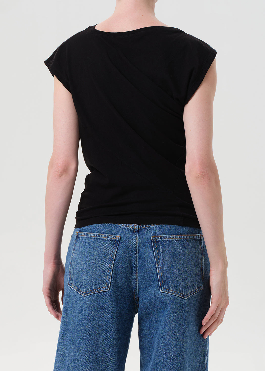 BETH TEE IN BLACK - 3